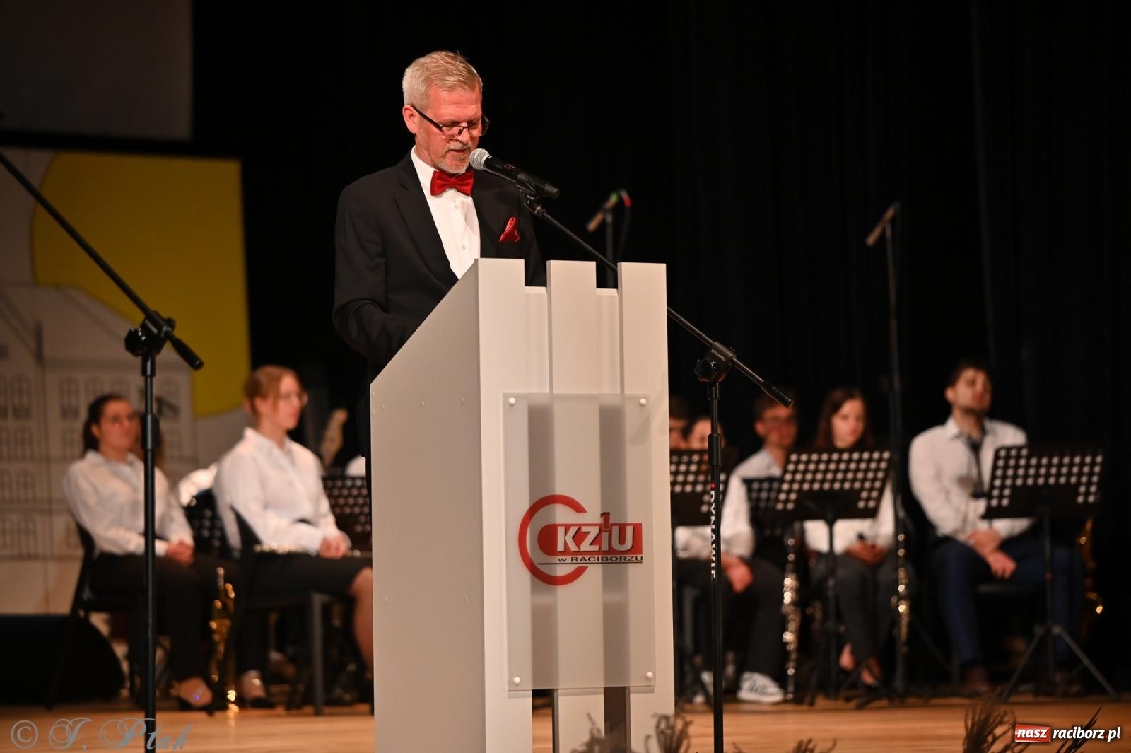 Zdjęcie w galerii na portalu naszraciborz.pl: 80 lat CKZiU nr 1 Budowlanka-Gastronomik. AI ożywiło stare zdjęcia [WIDEO] wiadomości z regionu