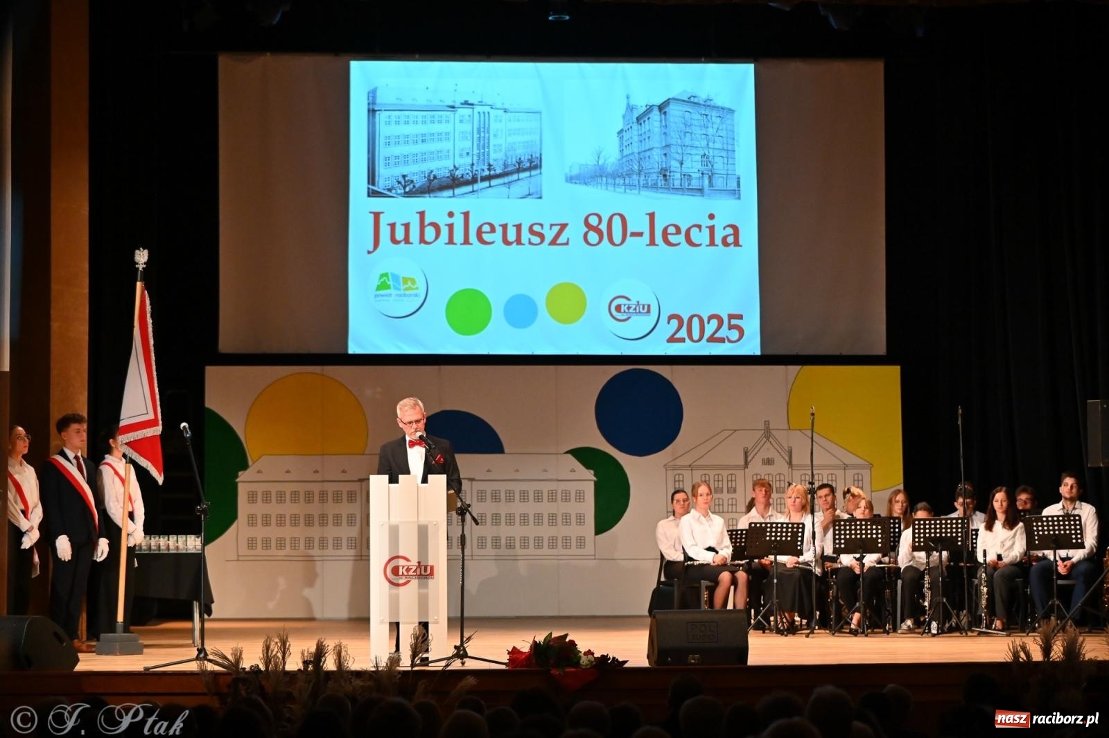 Zdjęcie w galerii na portalu naszraciborz.pl: 80 lat CKZiU nr 1 Budowlanka-Gastronomik. AI ożywiło stare zdjęcia [WIDEO] wiadomości z regionu