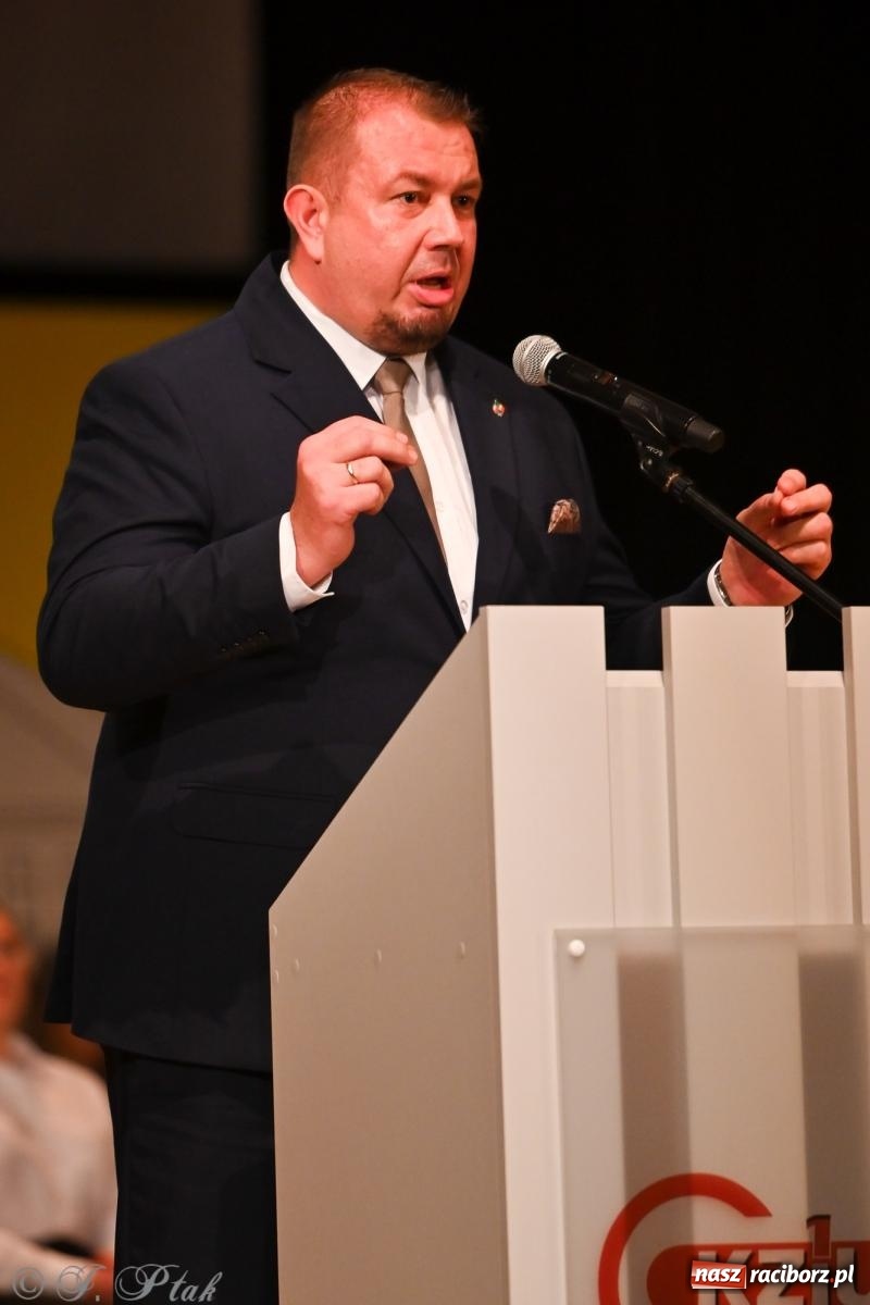 Zdjęcie w galerii na portalu naszraciborz.pl: 80 lat CKZiU nr 1 Budowlanka-Gastronomik. AI ożywiło stare zdjęcia [WIDEO] wiadomości z regionu