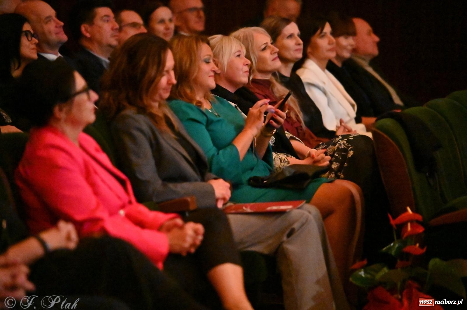 Zdjęcie w galerii na portalu naszraciborz.pl: 80 lat CKZiU nr 1 Budowlanka-Gastronomik. AI ożywiło stare zdjęcia [WIDEO] wiadomości z regionu