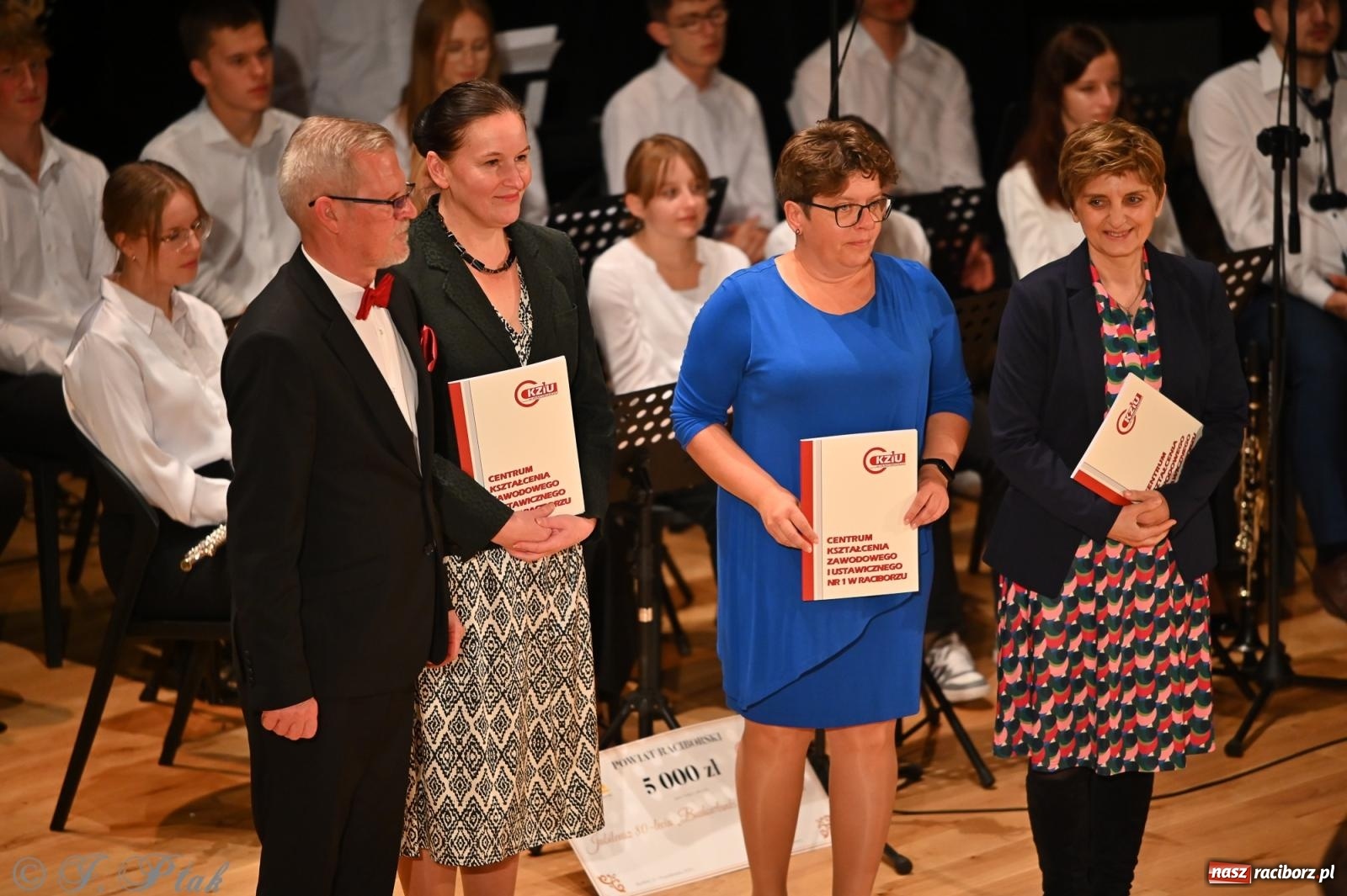 Zdjęcie w galerii na portalu naszraciborz.pl: 80 lat CKZiU nr 1 Budowlanka-Gastronomik. AI ożywiło stare zdjęcia [WIDEO] wiadomości z regionu