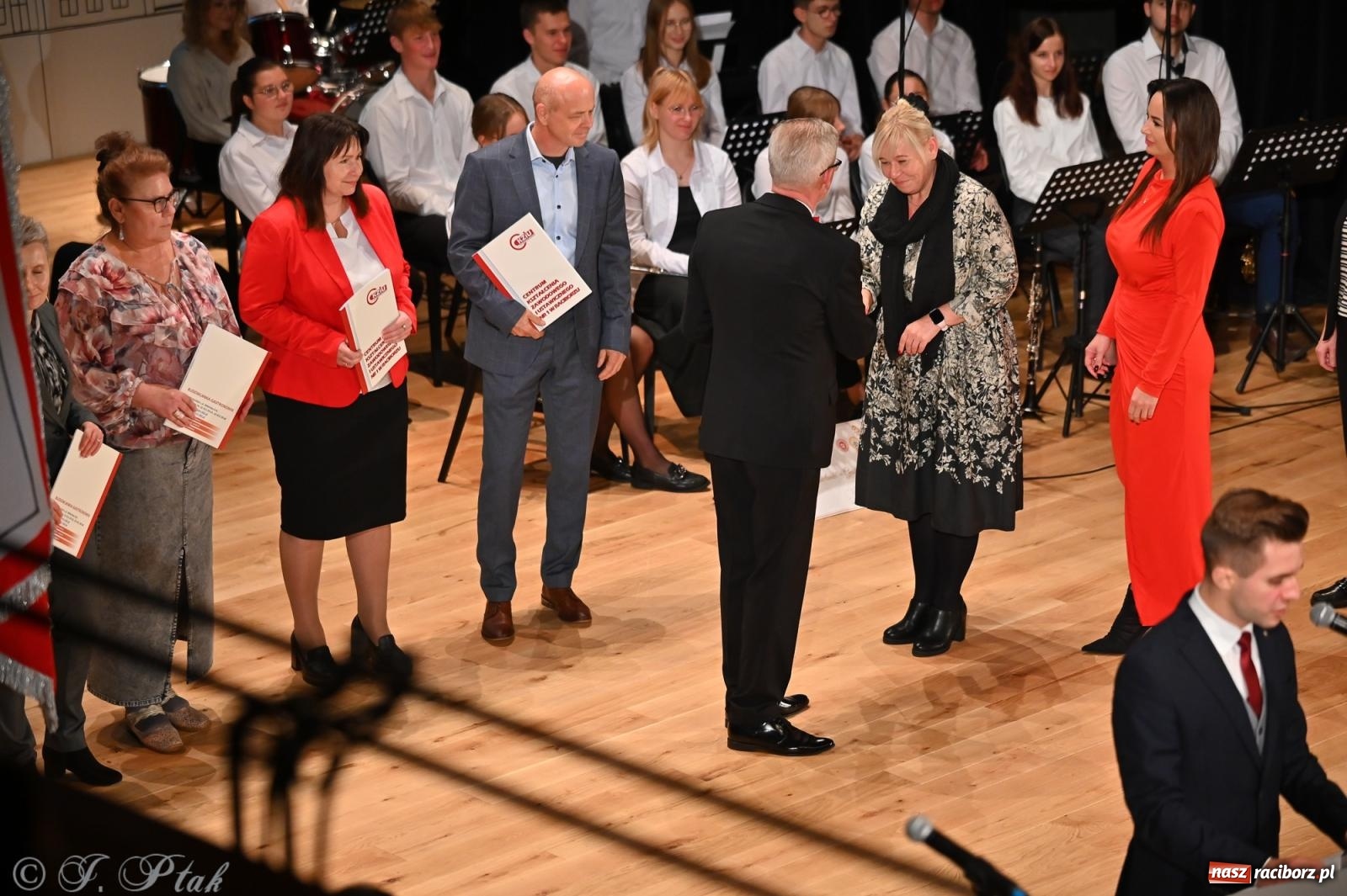 Zdjęcie w galerii na portalu naszraciborz.pl: 80 lat CKZiU nr 1 Budowlanka-Gastronomik. AI ożywiło stare zdjęcia [WIDEO] wiadomości z regionu