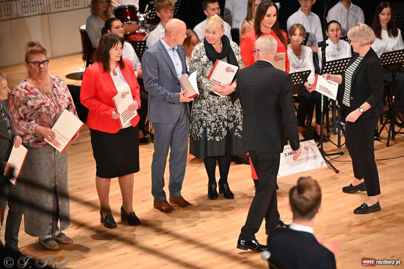 Zdjęcie w galerii na portalu naszraciborz.pl: 80 lat CKZiU nr 1 Budowlanka-Gastronomik. AI ożywiło stare zdjęcia [WIDEO] wiadomości z regionu