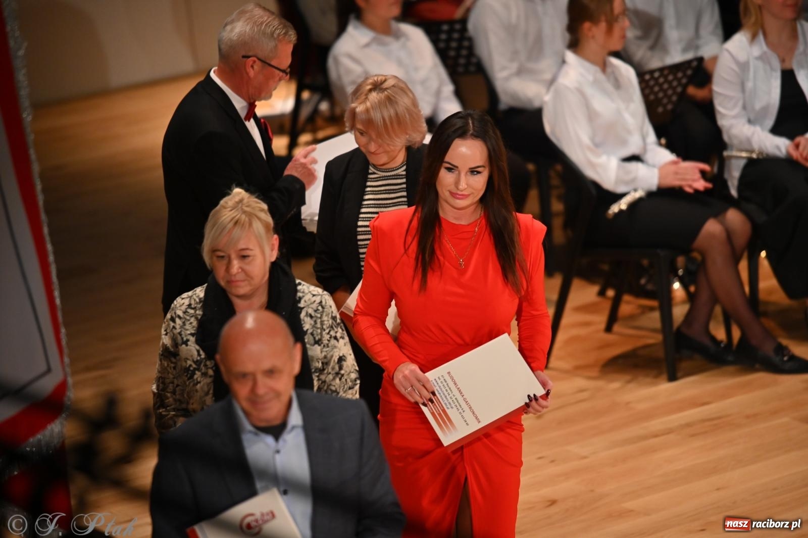 Zdjęcie w galerii na portalu naszraciborz.pl: 80 lat CKZiU nr 1 Budowlanka-Gastronomik. AI ożywiło stare zdjęcia [WIDEO] wiadomości z regionu