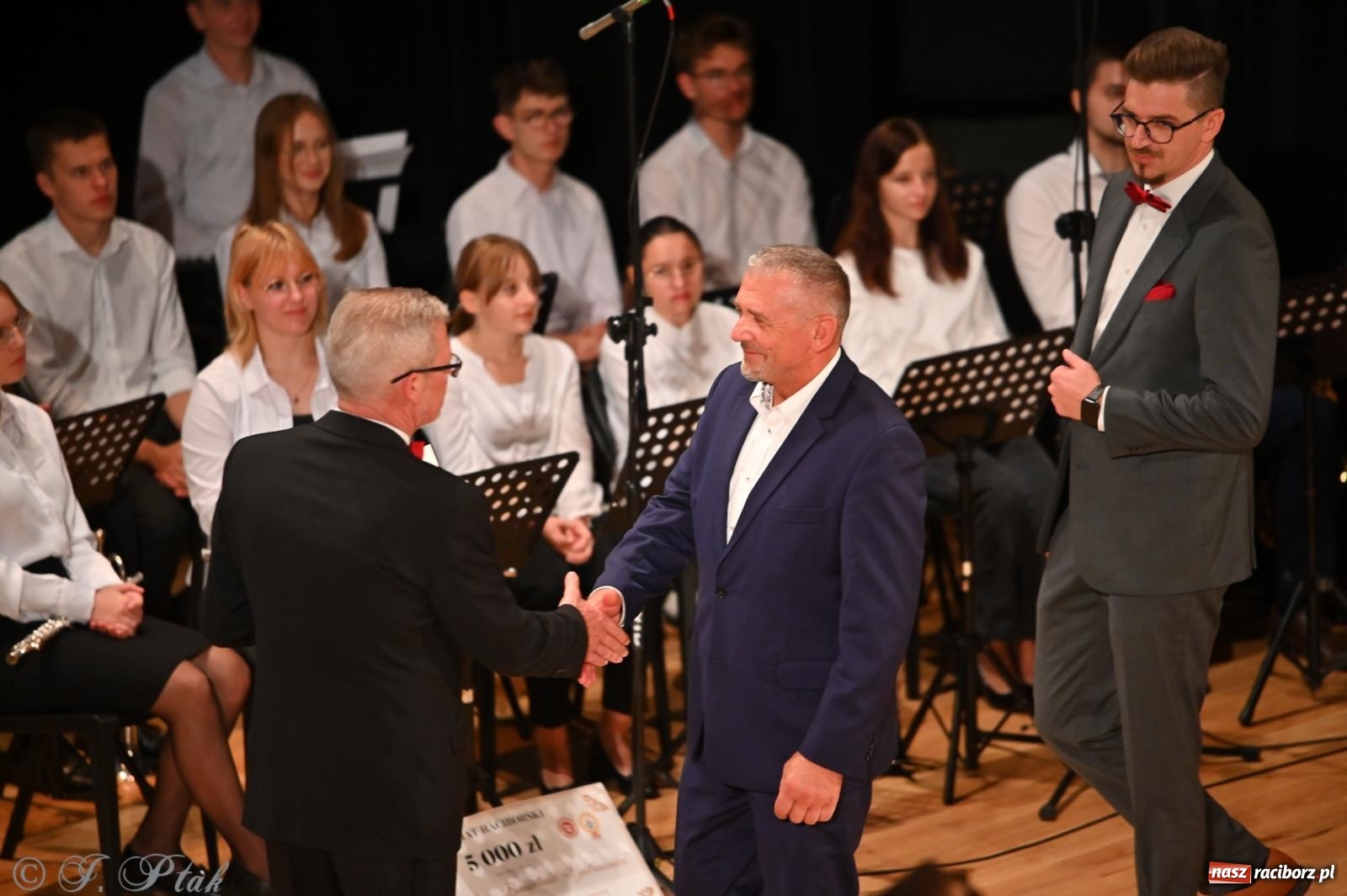 Zdjęcie w galerii na portalu naszraciborz.pl: 80 lat CKZiU nr 1 Budowlanka-Gastronomik. AI ożywiło stare zdjęcia [WIDEO] wiadomości z regionu