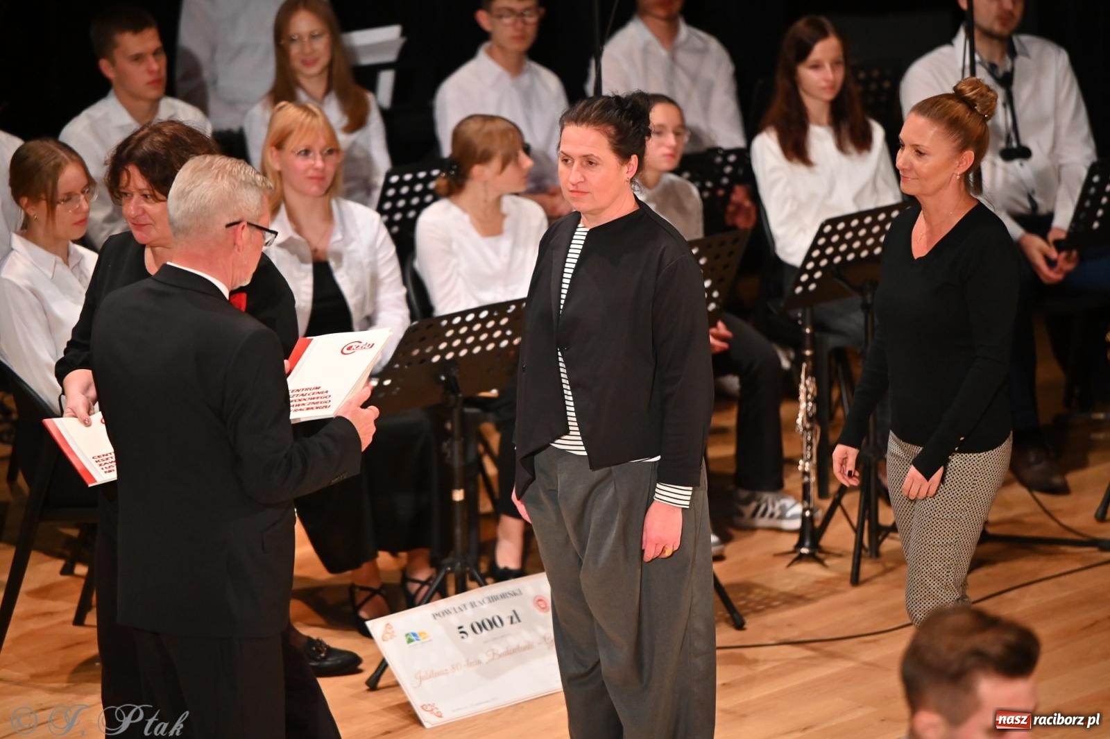 Zdjęcie w galerii na portalu naszraciborz.pl: 80 lat CKZiU nr 1 Budowlanka-Gastronomik. AI ożywiło stare zdjęcia [WIDEO] wiadomości z regionu