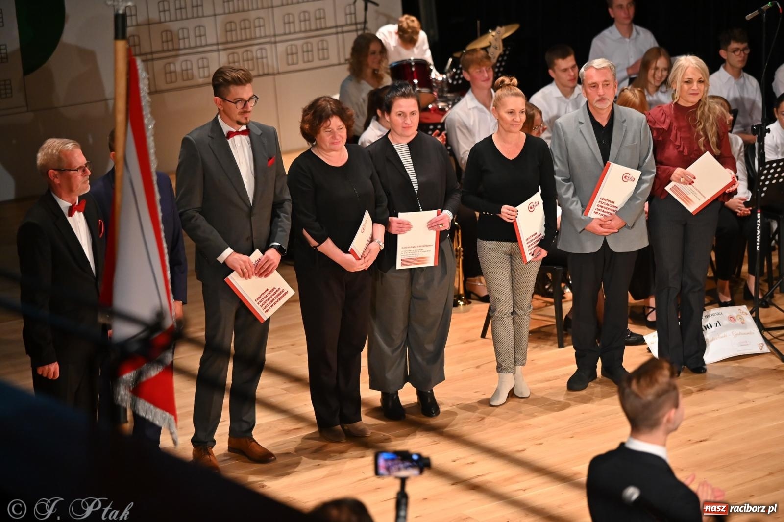 Zdjęcie w galerii na portalu naszraciborz.pl: 80 lat CKZiU nr 1 Budowlanka-Gastronomik. AI ożywiło stare zdjęcia [WIDEO] wiadomości z regionu