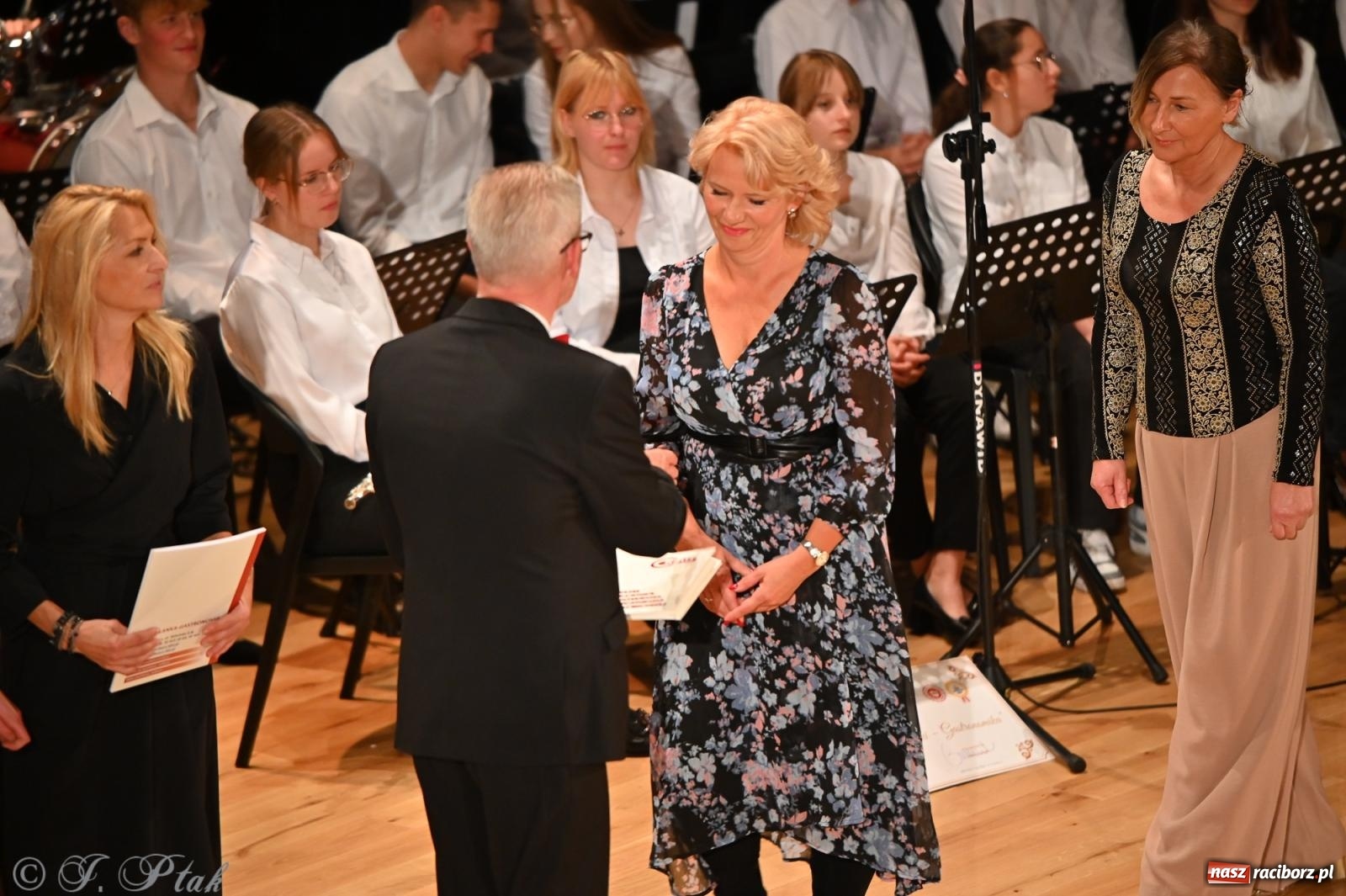Zdjęcie w galerii na portalu naszraciborz.pl: 80 lat CKZiU nr 1 Budowlanka-Gastronomik. AI ożywiło stare zdjęcia [WIDEO] wiadomości z regionu