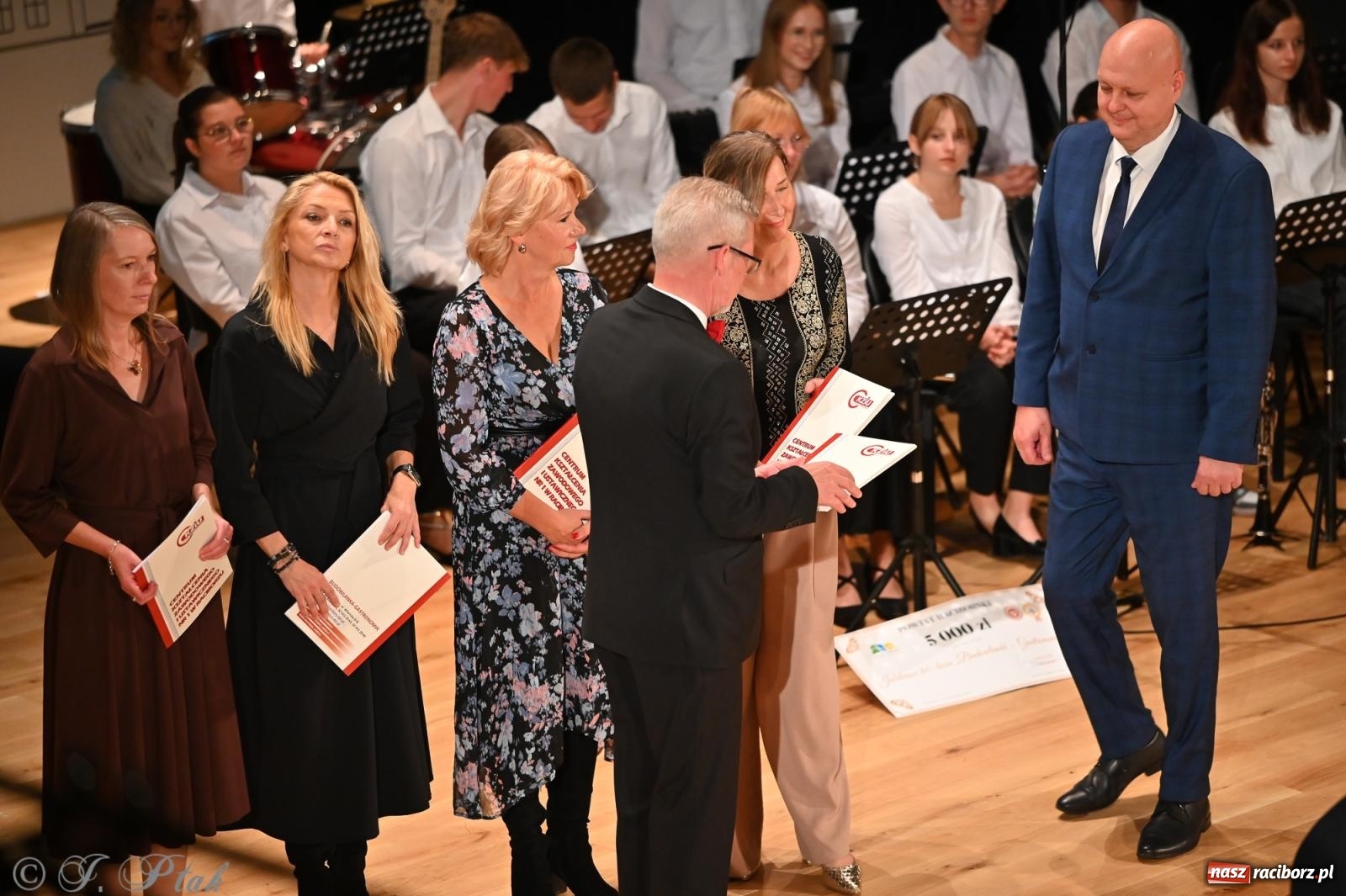 Zdjęcie w galerii na portalu naszraciborz.pl: 80 lat CKZiU nr 1 Budowlanka-Gastronomik. AI ożywiło stare zdjęcia [WIDEO] wiadomości z regionu