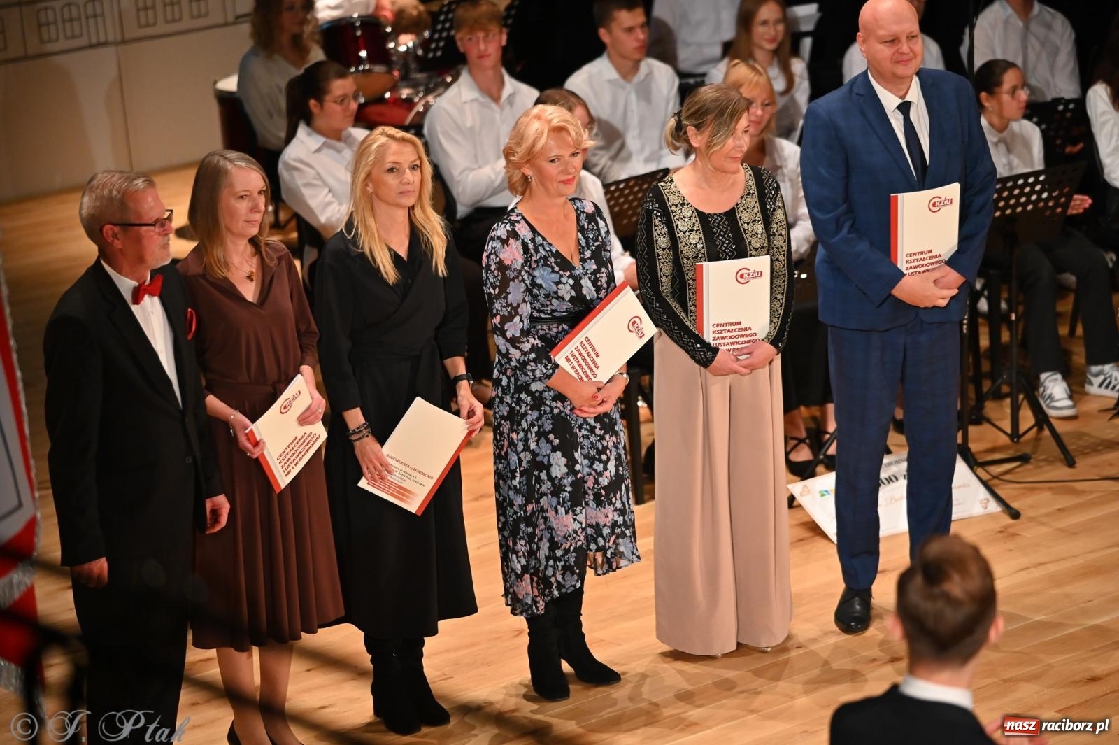 Zdjęcie w galerii na portalu naszraciborz.pl: 80 lat CKZiU nr 1 Budowlanka-Gastronomik. AI ożywiło stare zdjęcia [WIDEO] wiadomości z regionu