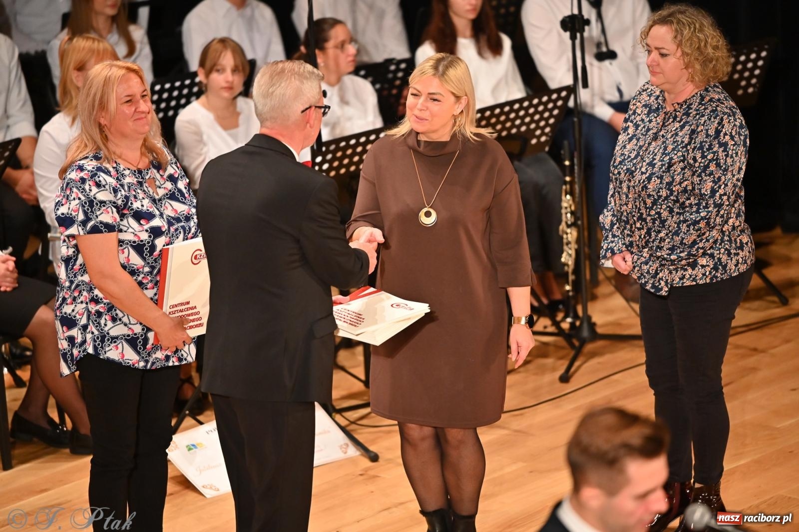 Zdjęcie w galerii na portalu naszraciborz.pl: 80 lat CKZiU nr 1 Budowlanka-Gastronomik. AI ożywiło stare zdjęcia [WIDEO] wiadomości z regionu