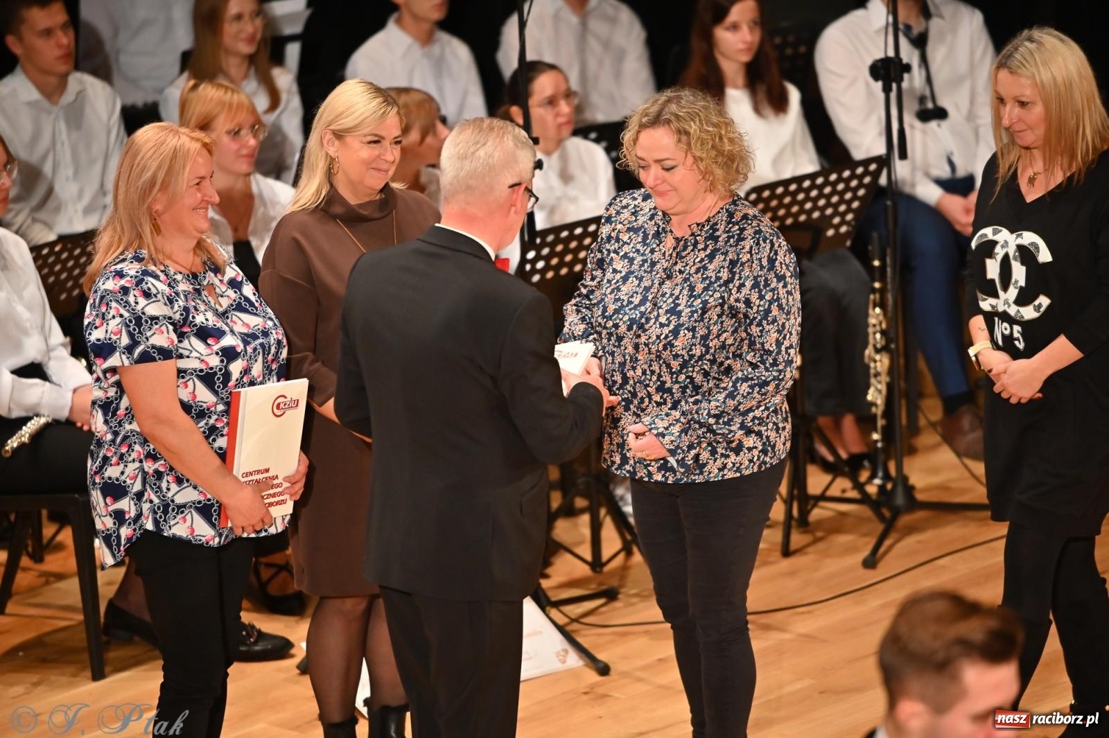 Zdjęcie w galerii na portalu naszraciborz.pl: 80 lat CKZiU nr 1 Budowlanka-Gastronomik. AI ożywiło stare zdjęcia [WIDEO] wiadomości z regionu