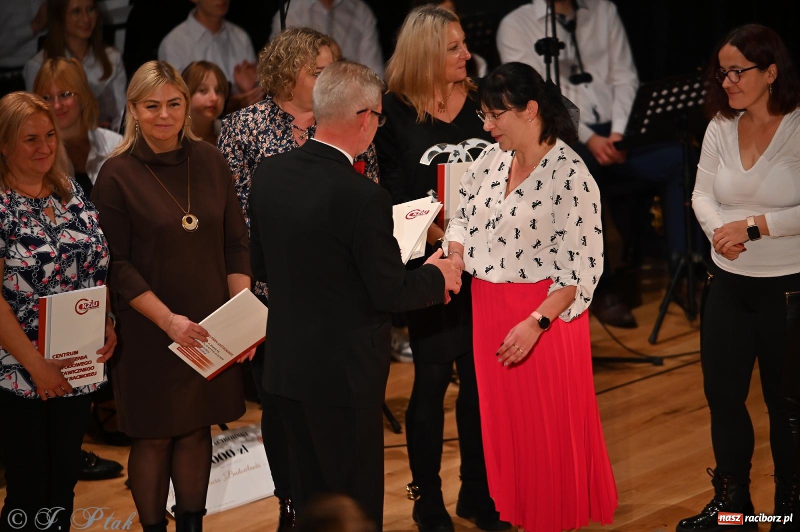 Zdjęcie w galerii na portalu naszraciborz.pl: 80 lat CKZiU nr 1 Budowlanka-Gastronomik. AI ożywiło stare zdjęcia [WIDEO] wiadomości z regionu