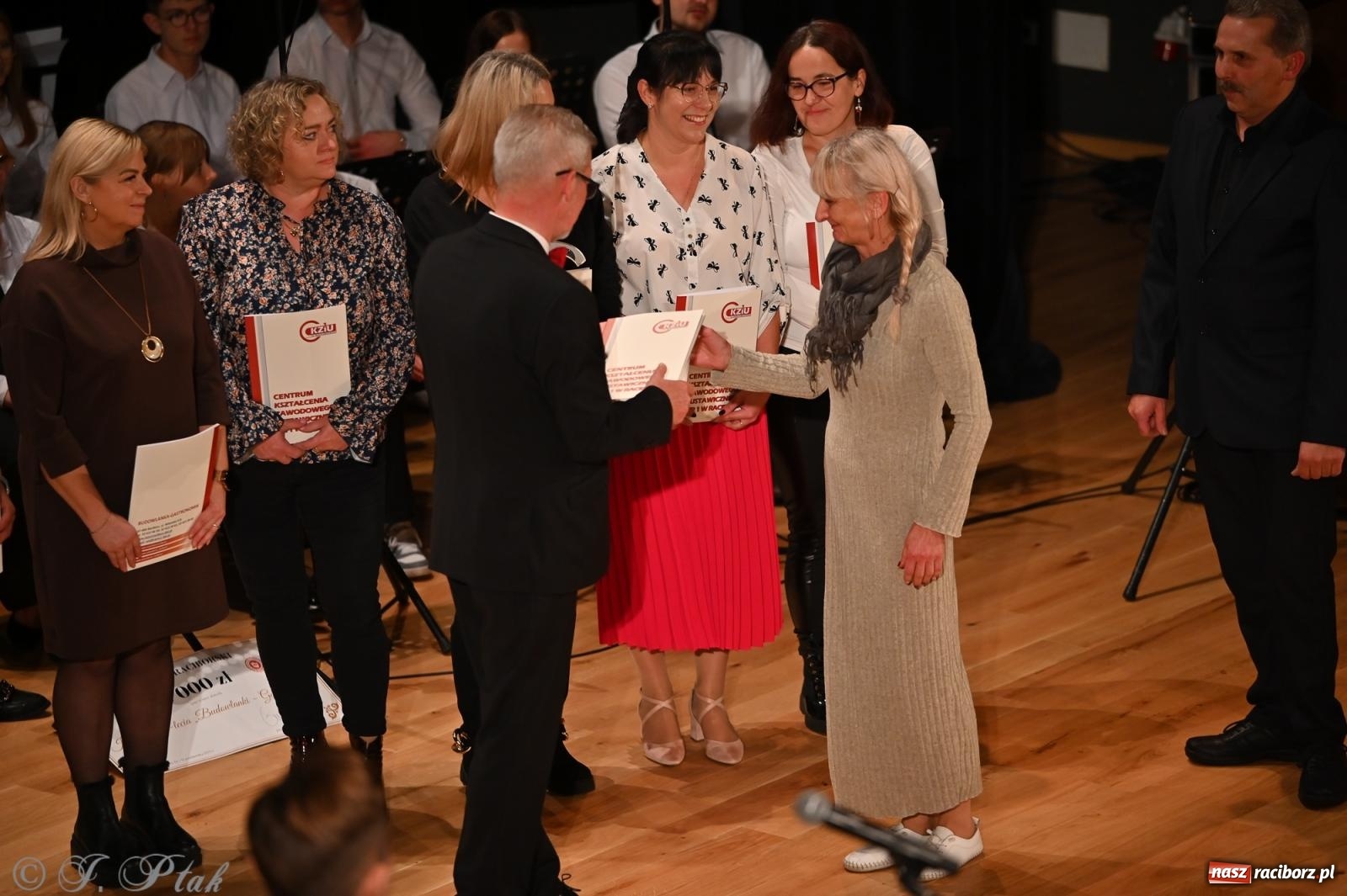 Zdjęcie w galerii na portalu naszraciborz.pl: 80 lat CKZiU nr 1 Budowlanka-Gastronomik. AI ożywiło stare zdjęcia [WIDEO] wiadomości z regionu