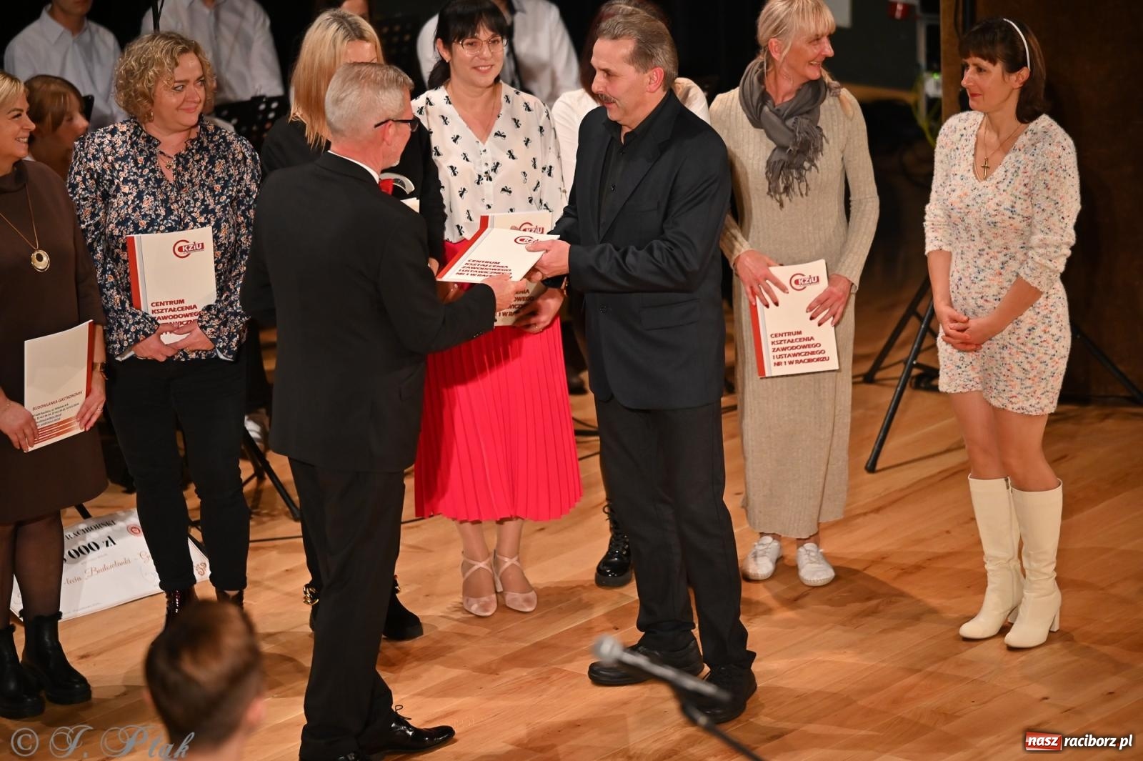 Zdjęcie w galerii na portalu naszraciborz.pl: 80 lat CKZiU nr 1 Budowlanka-Gastronomik. AI ożywiło stare zdjęcia [WIDEO] wiadomości z regionu