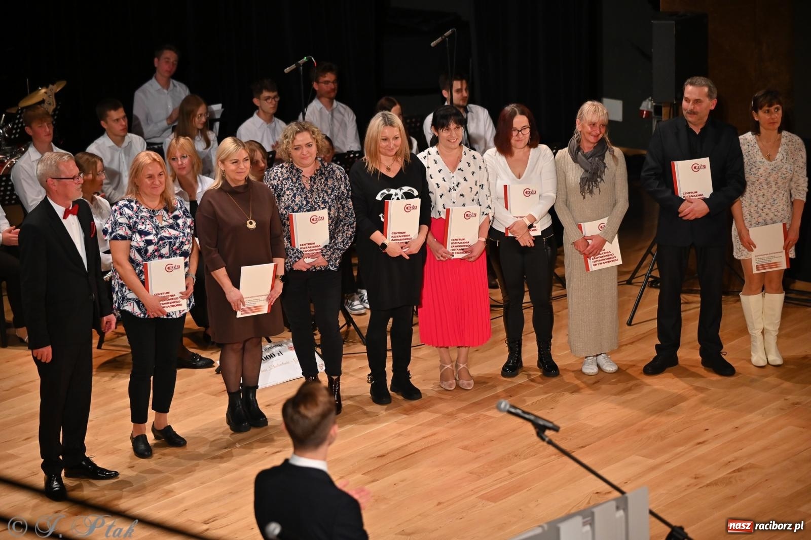 Zdjęcie w galerii na portalu naszraciborz.pl: 80 lat CKZiU nr 1 Budowlanka-Gastronomik. AI ożywiło stare zdjęcia [WIDEO] wiadomości z regionu