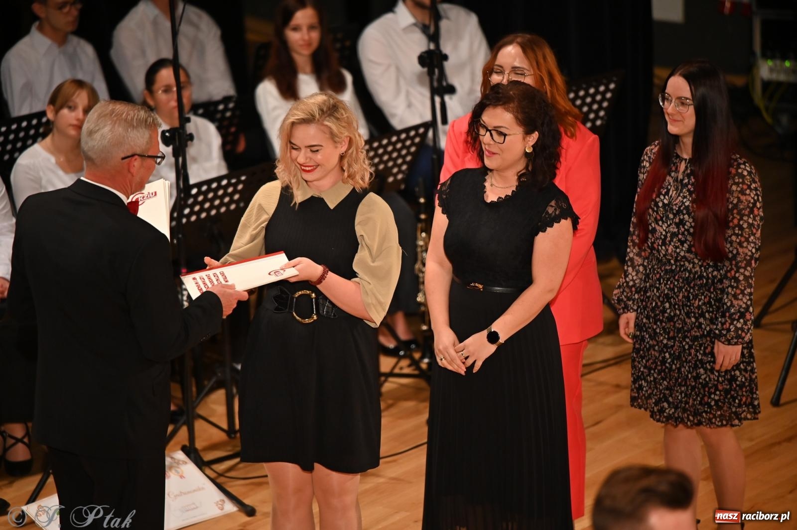 Zdjęcie w galerii na portalu naszraciborz.pl: 80 lat CKZiU nr 1 Budowlanka-Gastronomik. AI ożywiło stare zdjęcia [WIDEO] wiadomości z regionu