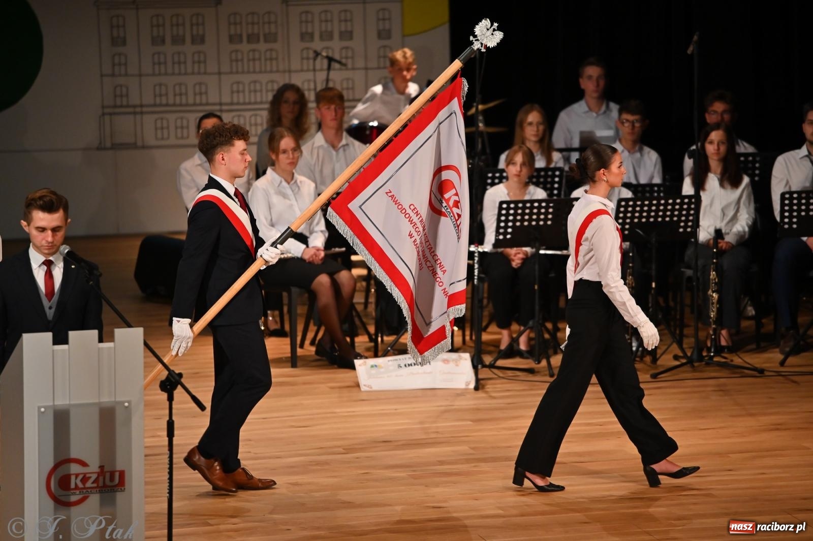 Zdjęcie w galerii na portalu naszraciborz.pl: 80 lat CKZiU nr 1 Budowlanka-Gastronomik. AI ożywiło stare zdjęcia [WIDEO] wiadomości z regionu