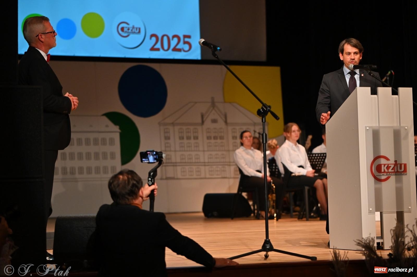 Zdjęcie w galerii na portalu naszraciborz.pl: 80 lat CKZiU nr 1 Budowlanka-Gastronomik. AI ożywiło stare zdjęcia [WIDEO] wiadomości z regionu