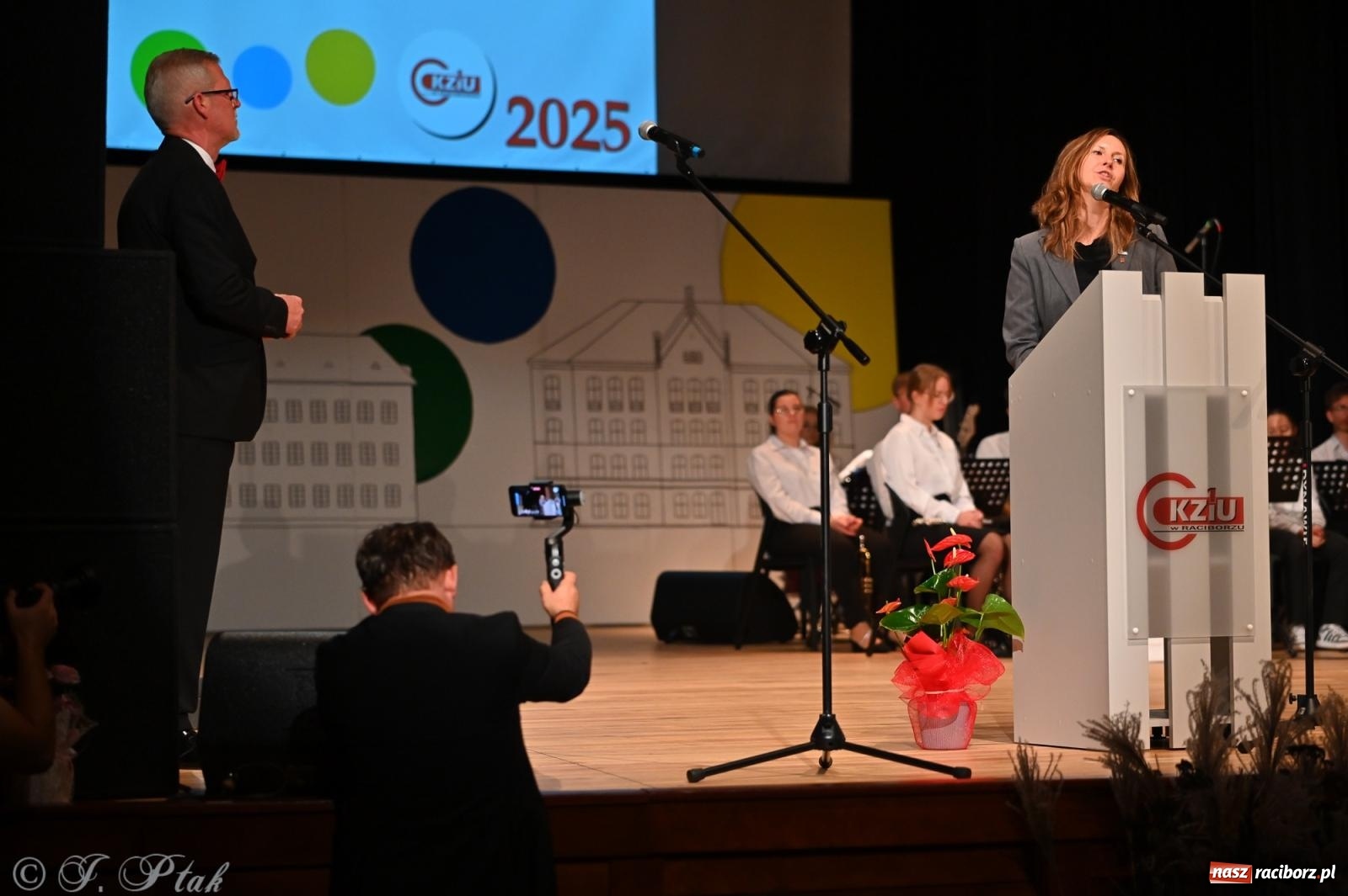 Zdjęcie w galerii na portalu naszraciborz.pl: 80 lat CKZiU nr 1 Budowlanka-Gastronomik. AI ożywiło stare zdjęcia [WIDEO] wiadomości z regionu