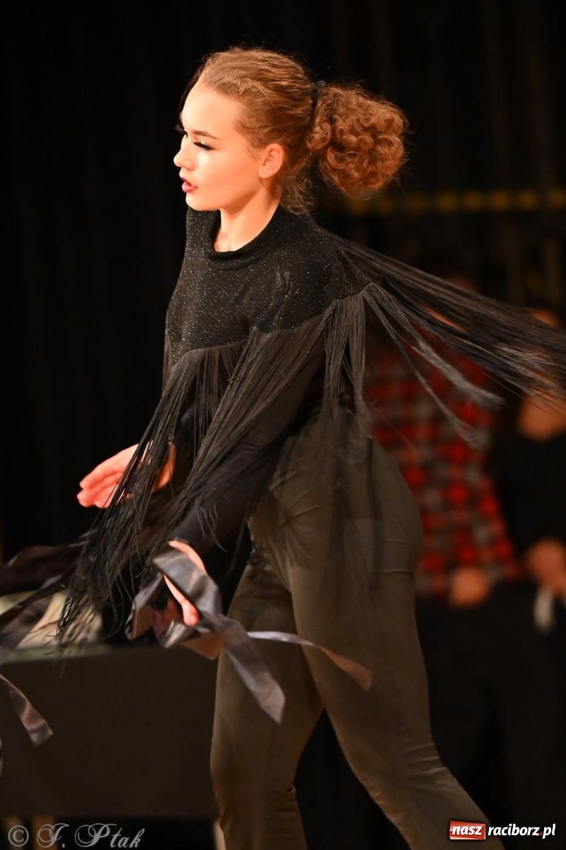 Zdjęcie w galerii na portalu naszraciborz.pl: 80 lat CKZiU nr 1 Budowlanka-Gastronomik. AI ożywiło stare zdjęcia [WIDEO] wiadomości z regionu