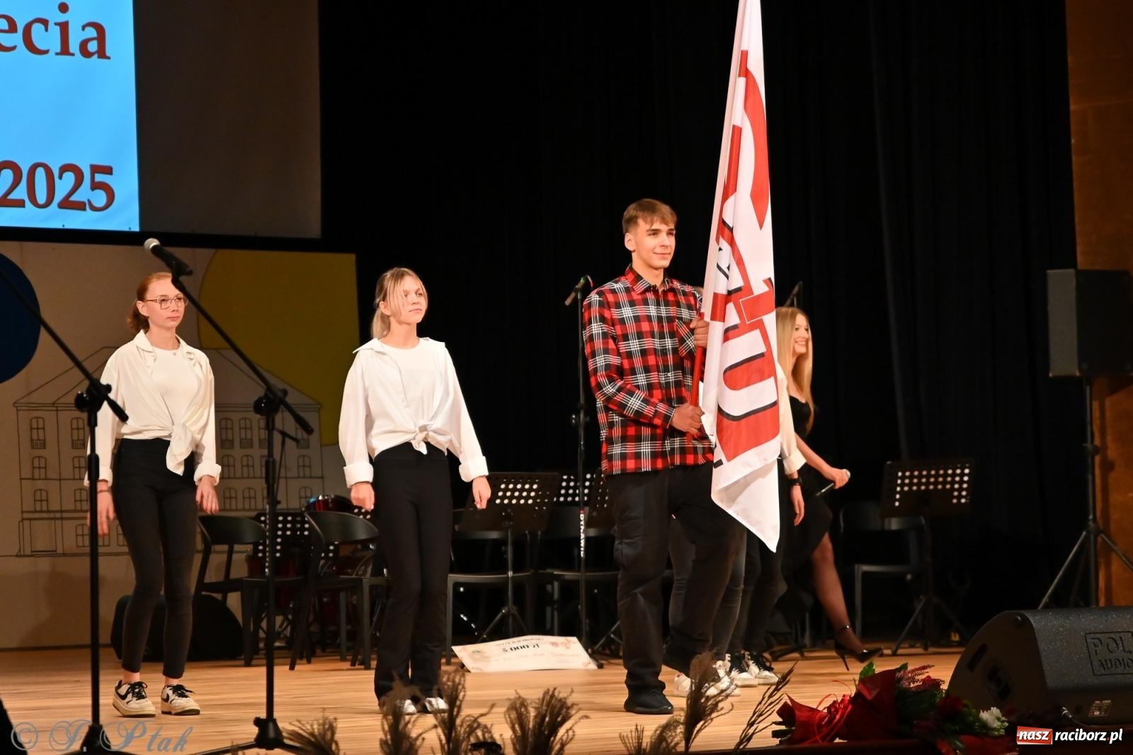 Zdjęcie w galerii na portalu naszraciborz.pl: 80 lat CKZiU nr 1 Budowlanka-Gastronomik. AI ożywiło stare zdjęcia [WIDEO] wiadomości z regionu