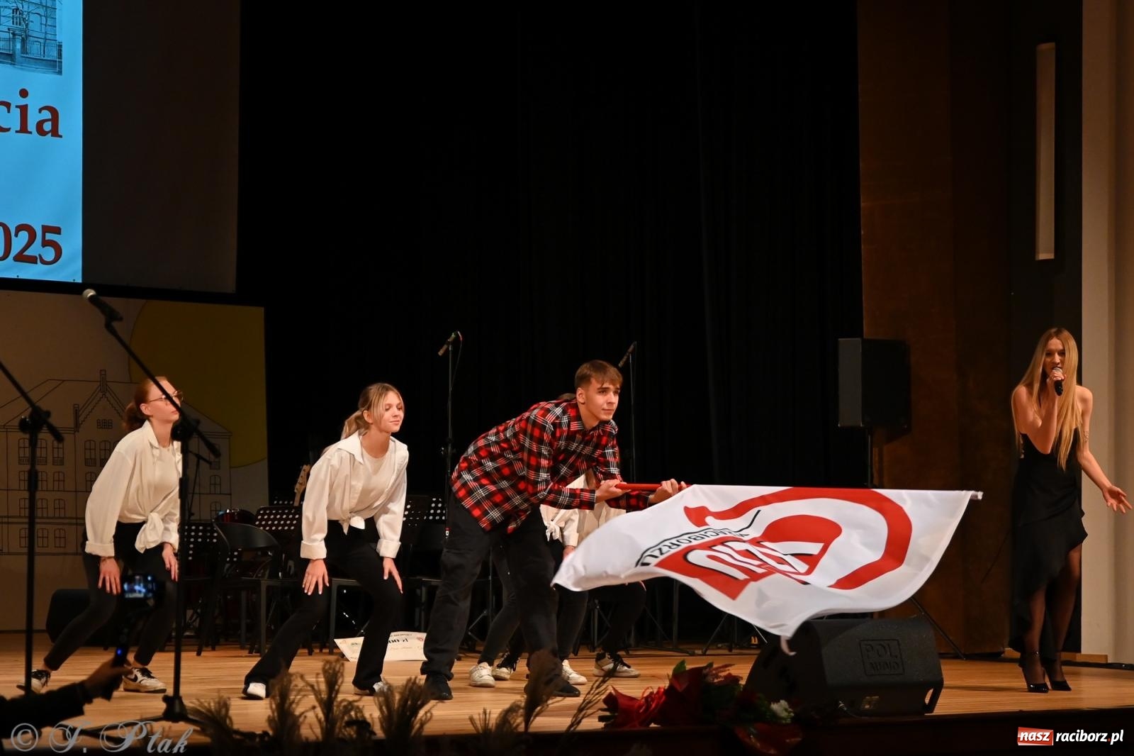 Zdjęcie w galerii na portalu naszraciborz.pl: 80 lat CKZiU nr 1 Budowlanka-Gastronomik. AI ożywiło stare zdjęcia [WIDEO] wiadomości z regionu