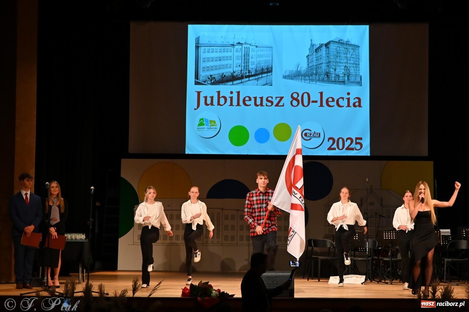 Zdjęcie w galerii na portalu naszraciborz.pl: 80 lat CKZiU nr 1 Budowlanka-Gastronomik. AI ożywiło stare zdjęcia [WIDEO] wiadomości z regionu