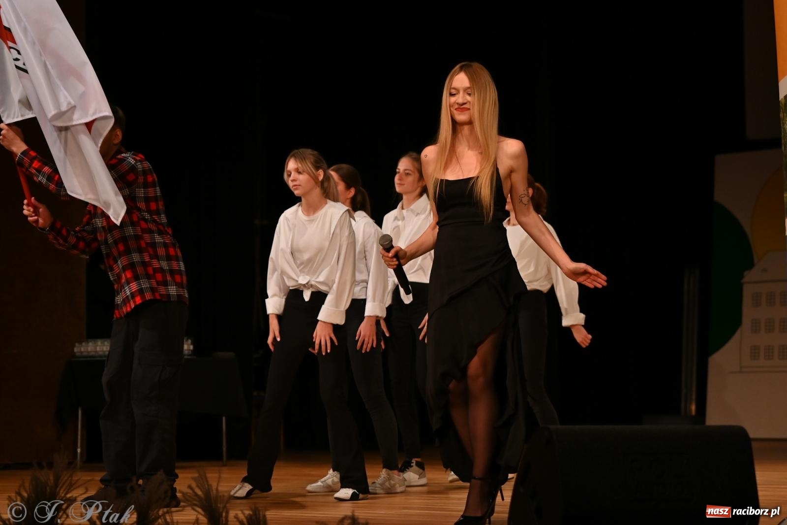 Zdjęcie w galerii na portalu naszraciborz.pl: 80 lat CKZiU nr 1 Budowlanka-Gastronomik. AI ożywiło stare zdjęcia [WIDEO] wiadomości z regionu