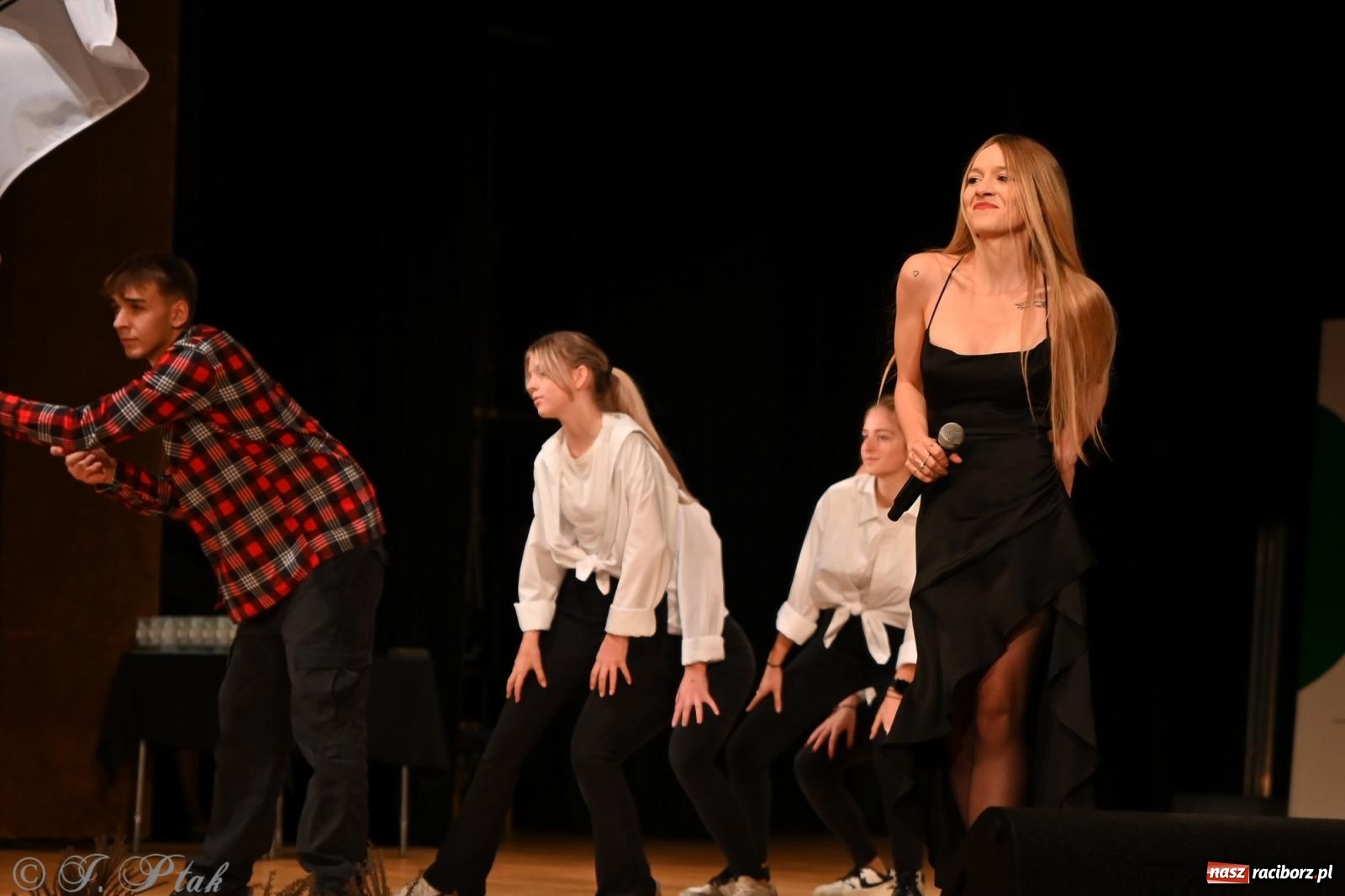 Zdjęcie w galerii na portalu naszraciborz.pl: 80 lat CKZiU nr 1 Budowlanka-Gastronomik. AI ożywiło stare zdjęcia [WIDEO] wiadomości z regionu