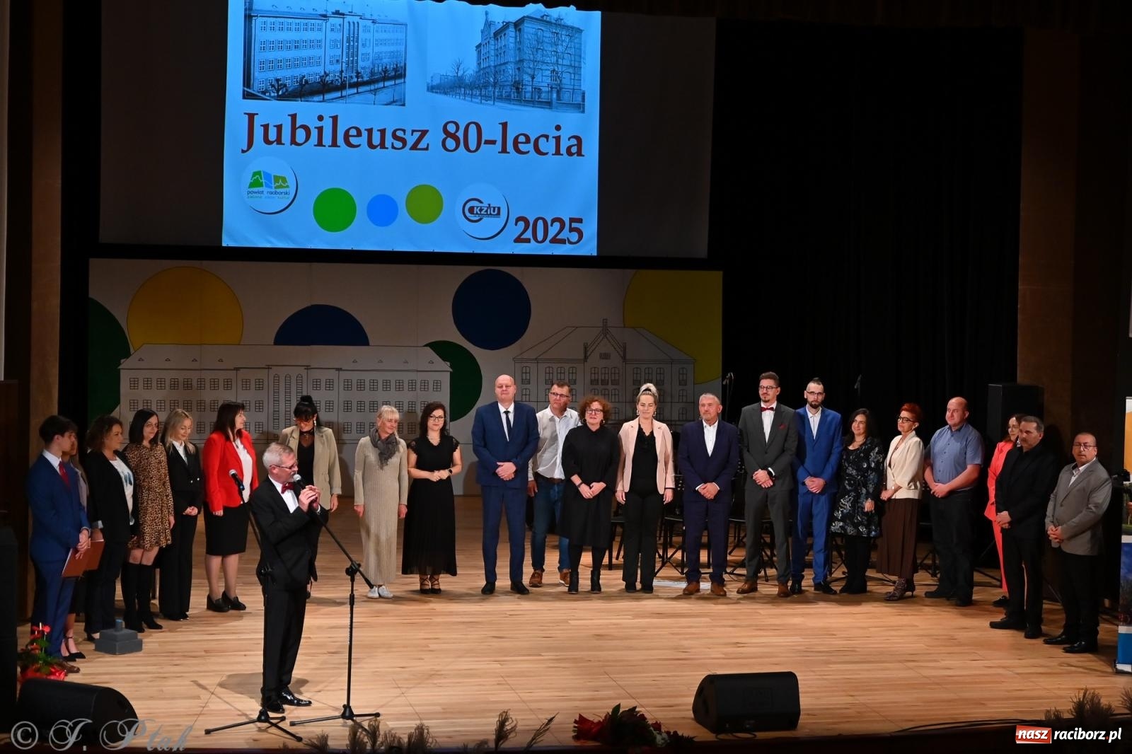 Zdjęcie w galerii na portalu naszraciborz.pl: 80 lat CKZiU nr 1 Budowlanka-Gastronomik. AI ożywiło stare zdjęcia [WIDEO] wiadomości z regionu