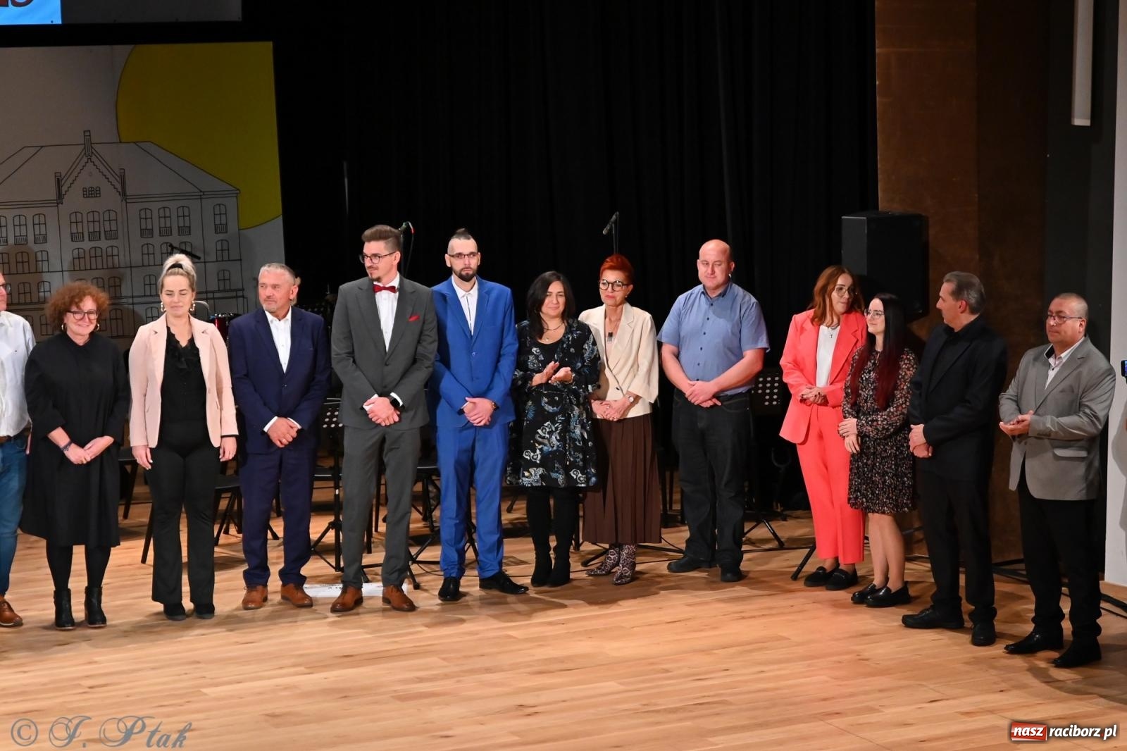 Zdjęcie w galerii na portalu naszraciborz.pl: 80 lat CKZiU nr 1 Budowlanka-Gastronomik. AI ożywiło stare zdjęcia [WIDEO] wiadomości z regionu