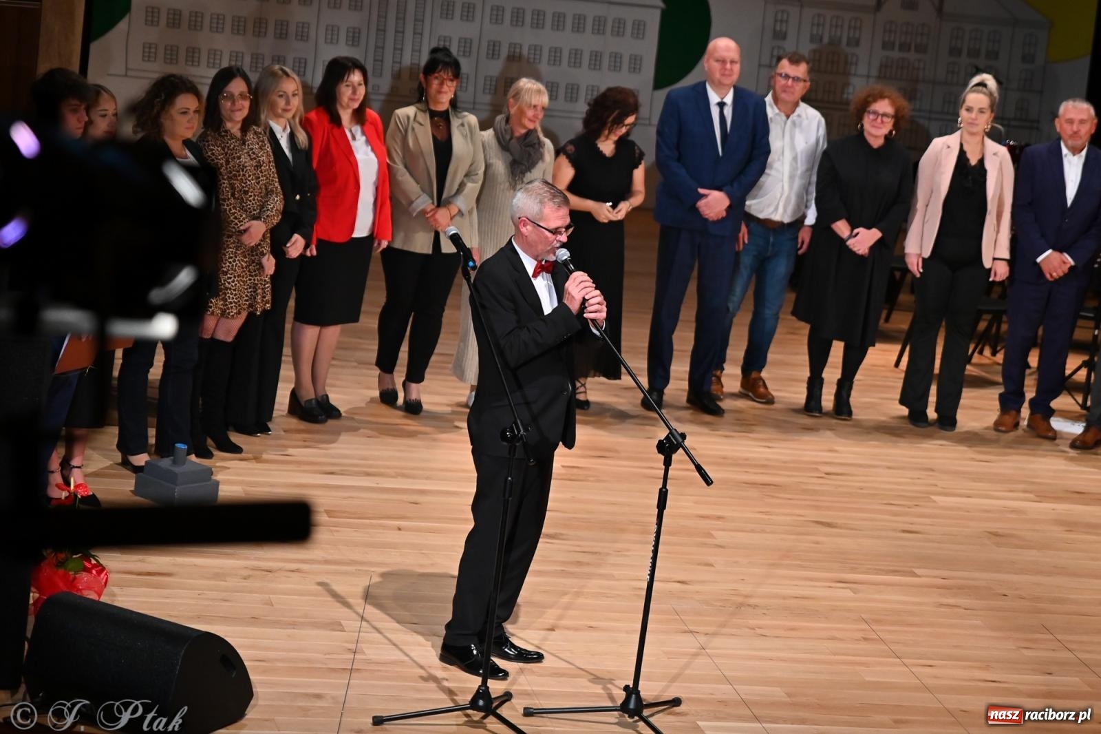 Zdjęcie w galerii na portalu naszraciborz.pl: 80 lat CKZiU nr 1 Budowlanka-Gastronomik. AI ożywiło stare zdjęcia [WIDEO] wiadomości z regionu