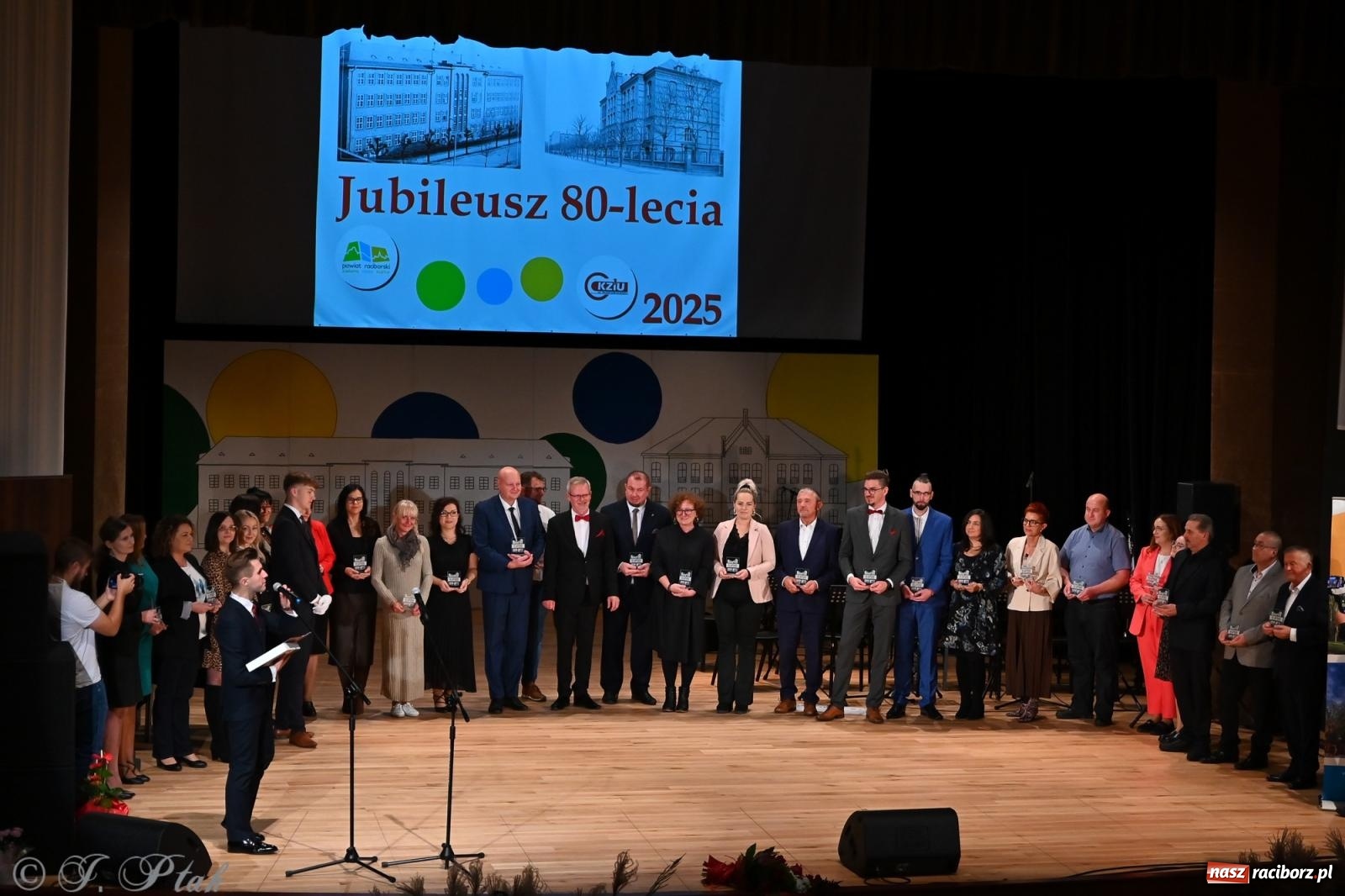 Zdjęcie w galerii na portalu naszraciborz.pl: 80 lat CKZiU nr 1 Budowlanka-Gastronomik. AI ożywiło stare zdjęcia [WIDEO] wiadomości z regionu