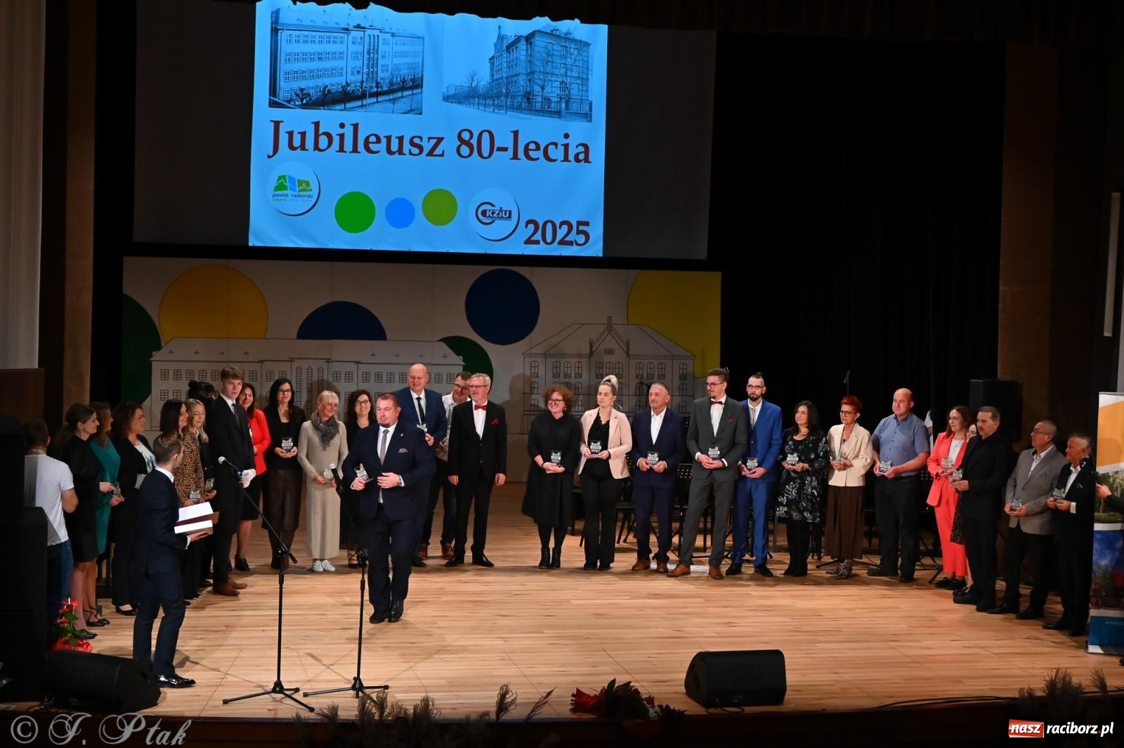 Zdjęcie w galerii na portalu naszraciborz.pl: 80 lat CKZiU nr 1 Budowlanka-Gastronomik. AI ożywiło stare zdjęcia [WIDEO] wiadomości z regionu