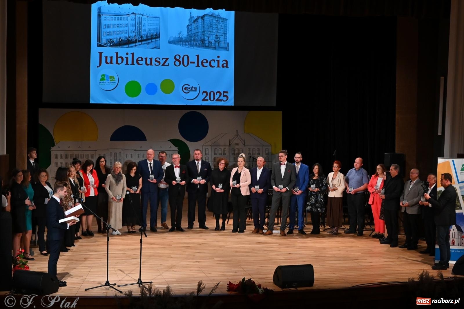 Zdjęcie w galerii na portalu naszraciborz.pl: 80 lat CKZiU nr 1 Budowlanka-Gastronomik. AI ożywiło stare zdjęcia [WIDEO] wiadomości z regionu