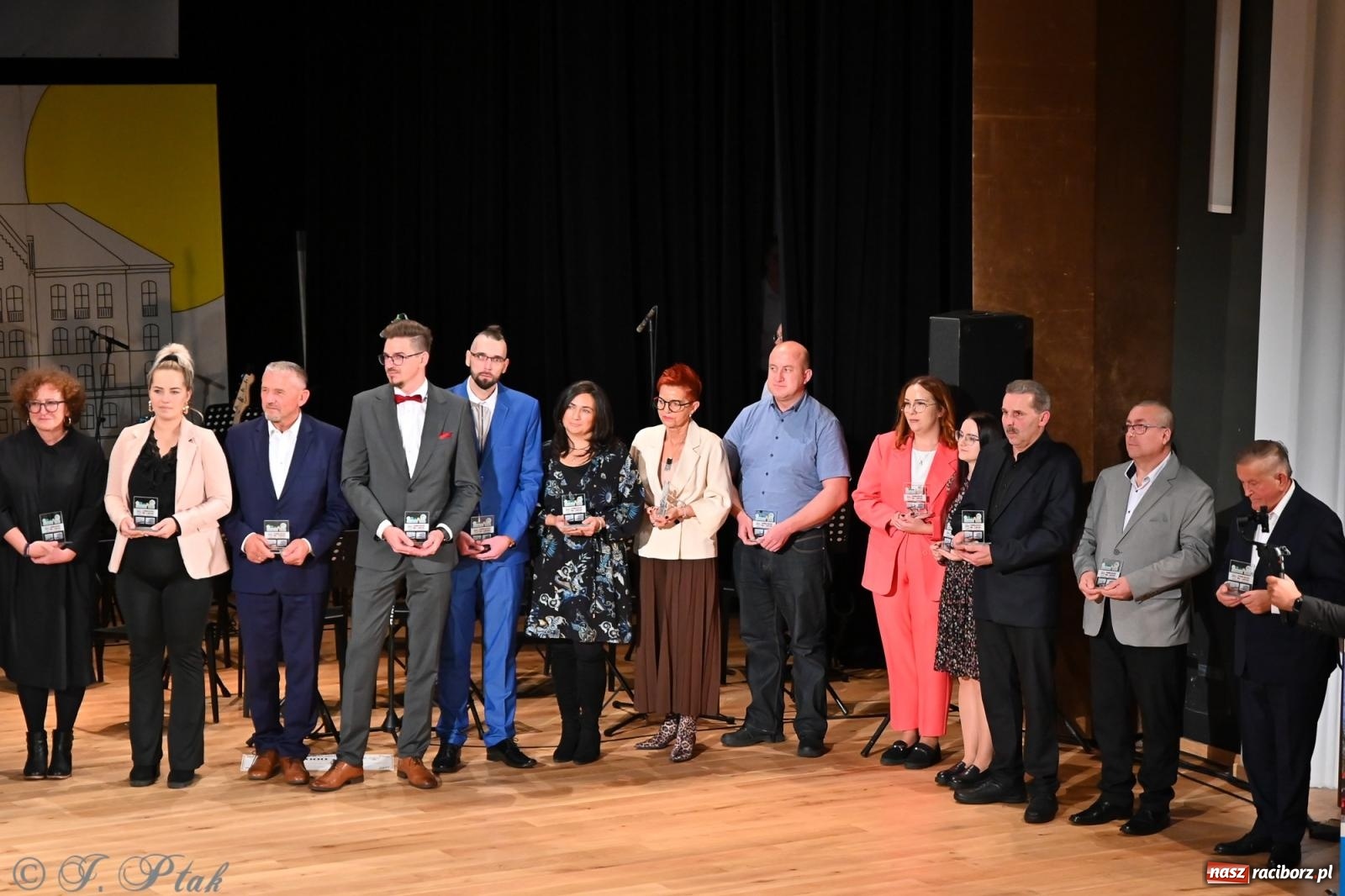 Zdjęcie w galerii na portalu naszraciborz.pl: 80 lat CKZiU nr 1 Budowlanka-Gastronomik. AI ożywiło stare zdjęcia [WIDEO] wiadomości z regionu