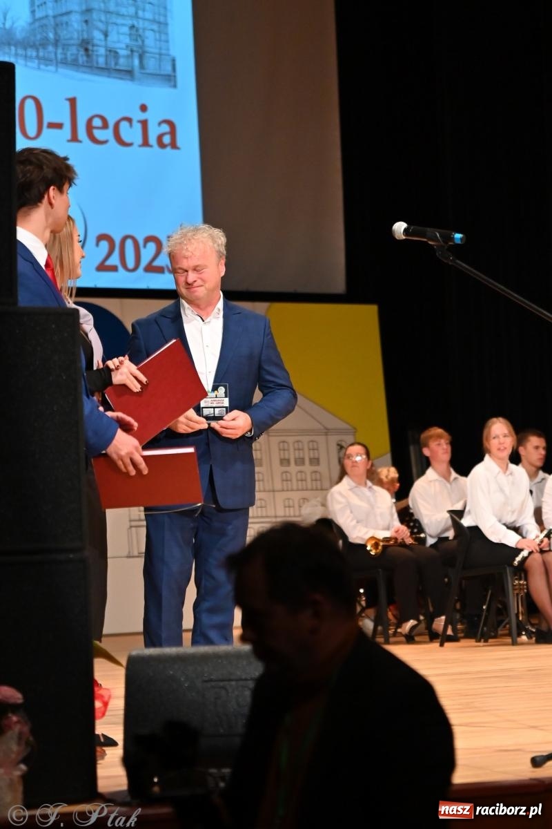 Zdjęcie w galerii na portalu naszraciborz.pl: 80 lat CKZiU nr 1 Budowlanka-Gastronomik. AI ożywiło stare zdjęcia [WIDEO] wiadomości z regionu