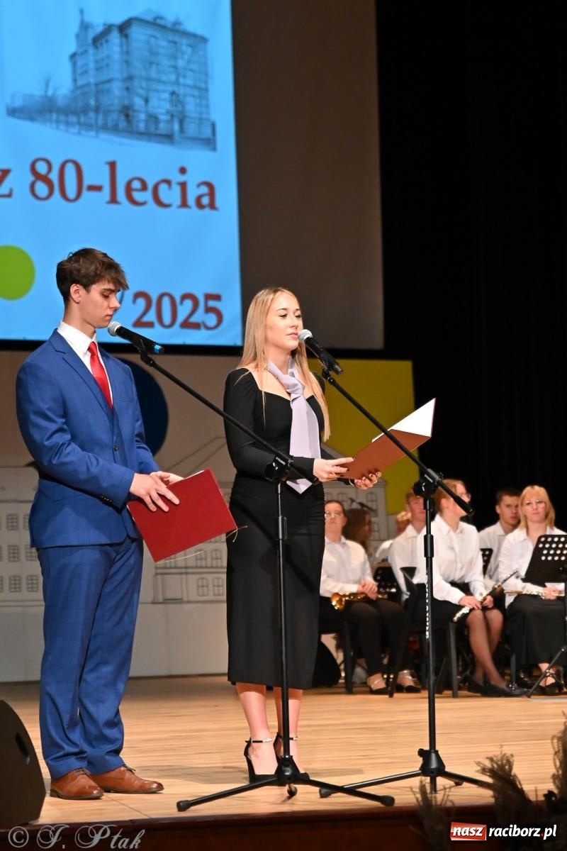 Zdjęcie w galerii na portalu naszraciborz.pl: 80 lat CKZiU nr 1 Budowlanka-Gastronomik. AI ożywiło stare zdjęcia [WIDEO] wiadomości z regionu