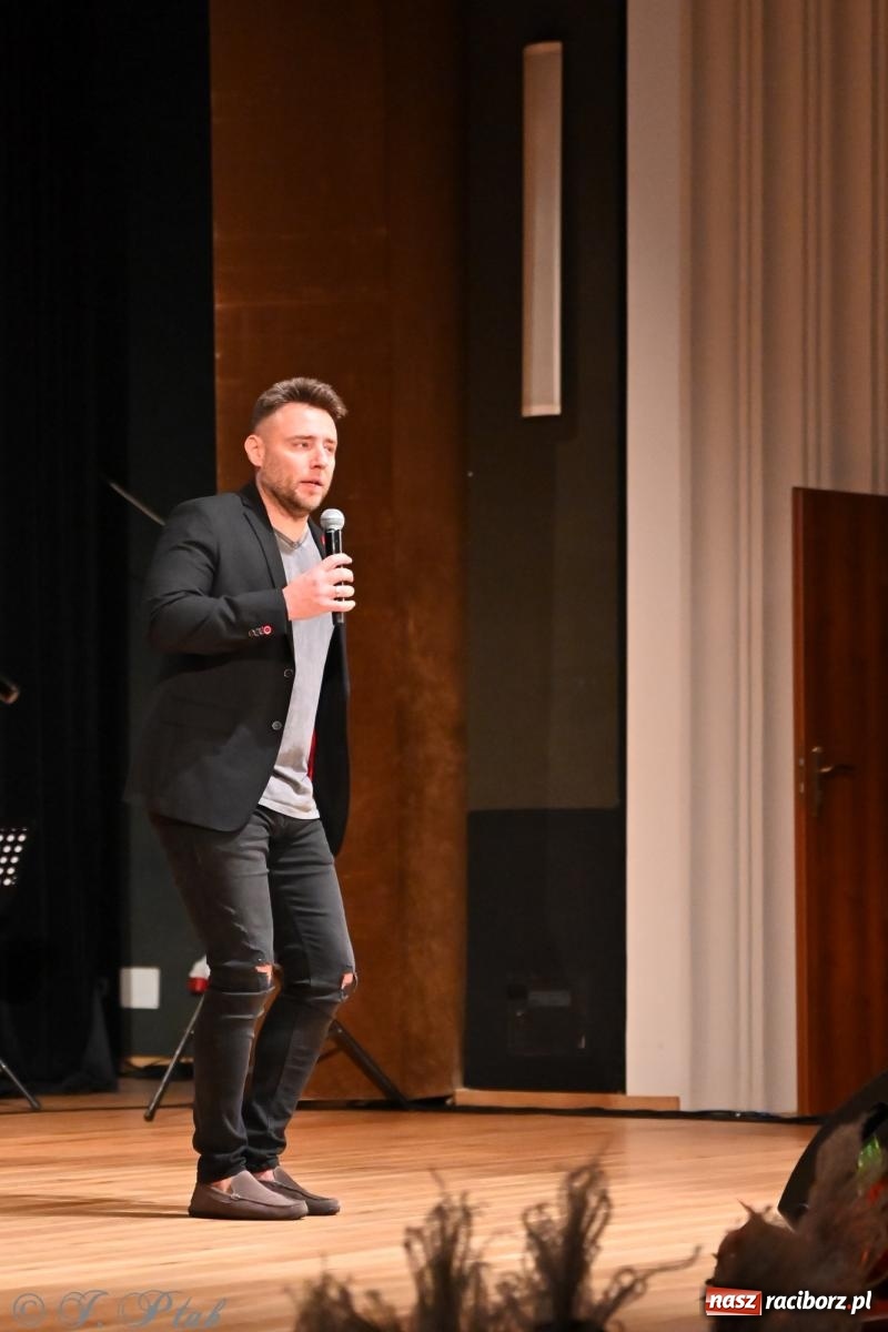 Zdjęcie w galerii na portalu naszraciborz.pl: 80 lat CKZiU nr 1 Budowlanka-Gastronomik. AI ożywiło stare zdjęcia [WIDEO] wiadomości z regionu