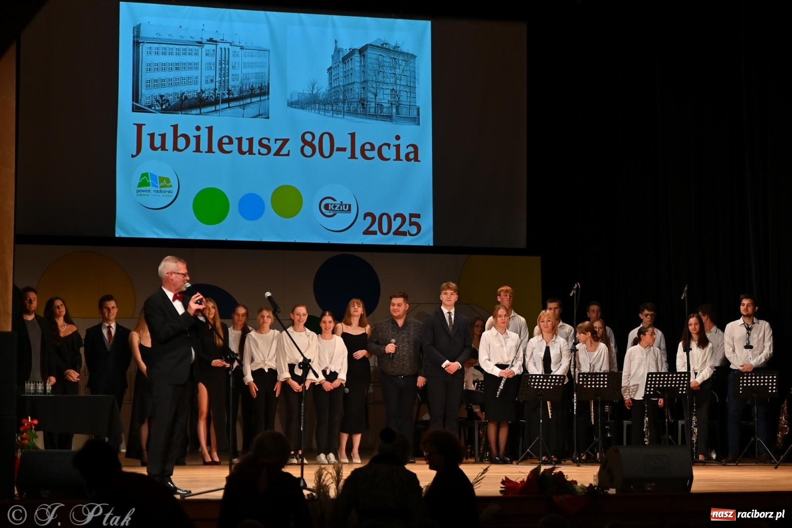 Zdjęcie w galerii na portalu naszraciborz.pl: 80 lat CKZiU nr 1 Budowlanka-Gastronomik. AI ożywiło stare zdjęcia [WIDEO] wiadomości z regionu