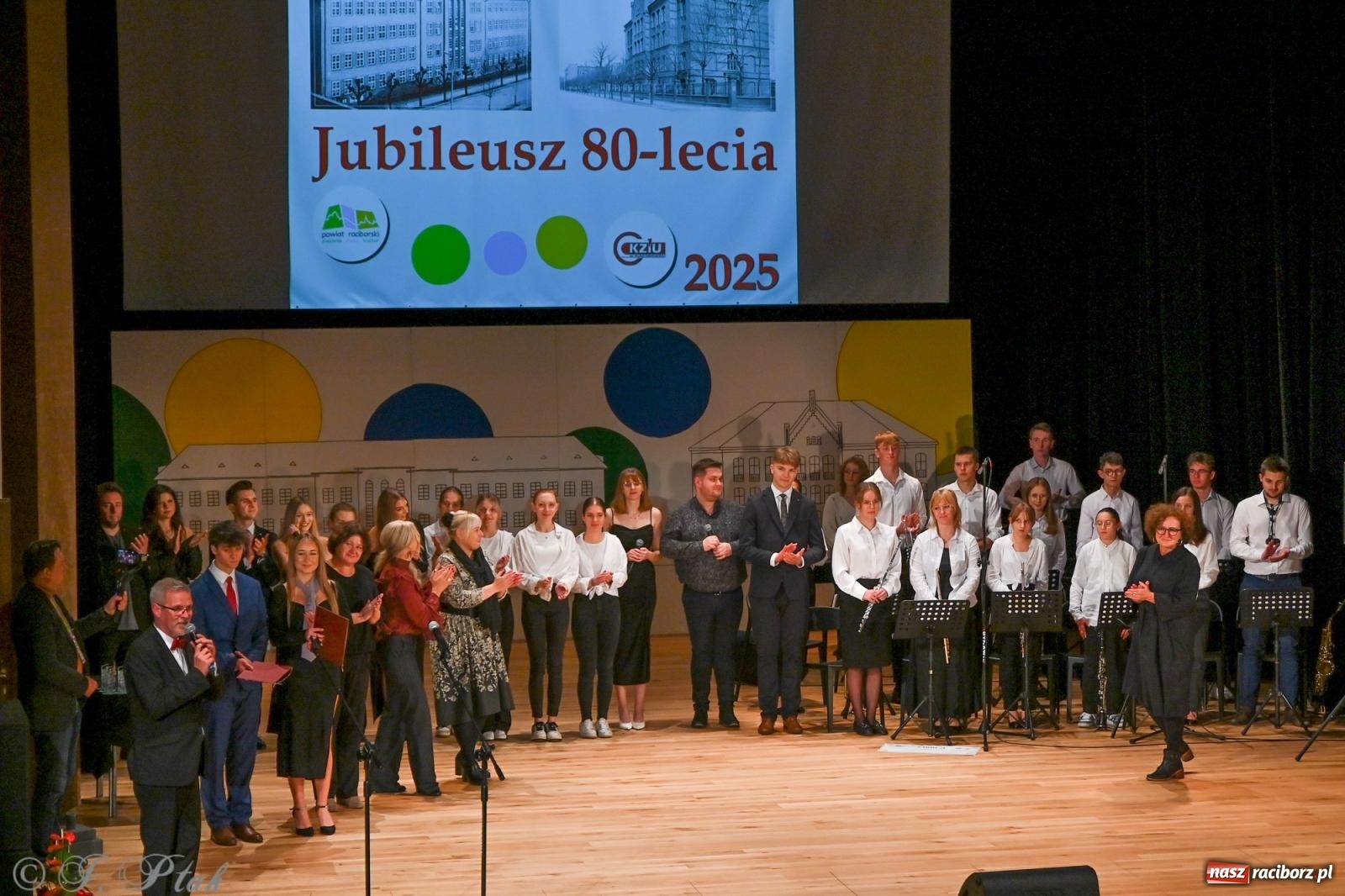 Zdjęcie w galerii na portalu naszraciborz.pl: 80 lat CKZiU nr 1 Budowlanka-Gastronomik. AI ożywiło stare zdjęcia [WIDEO] wiadomości z regionu