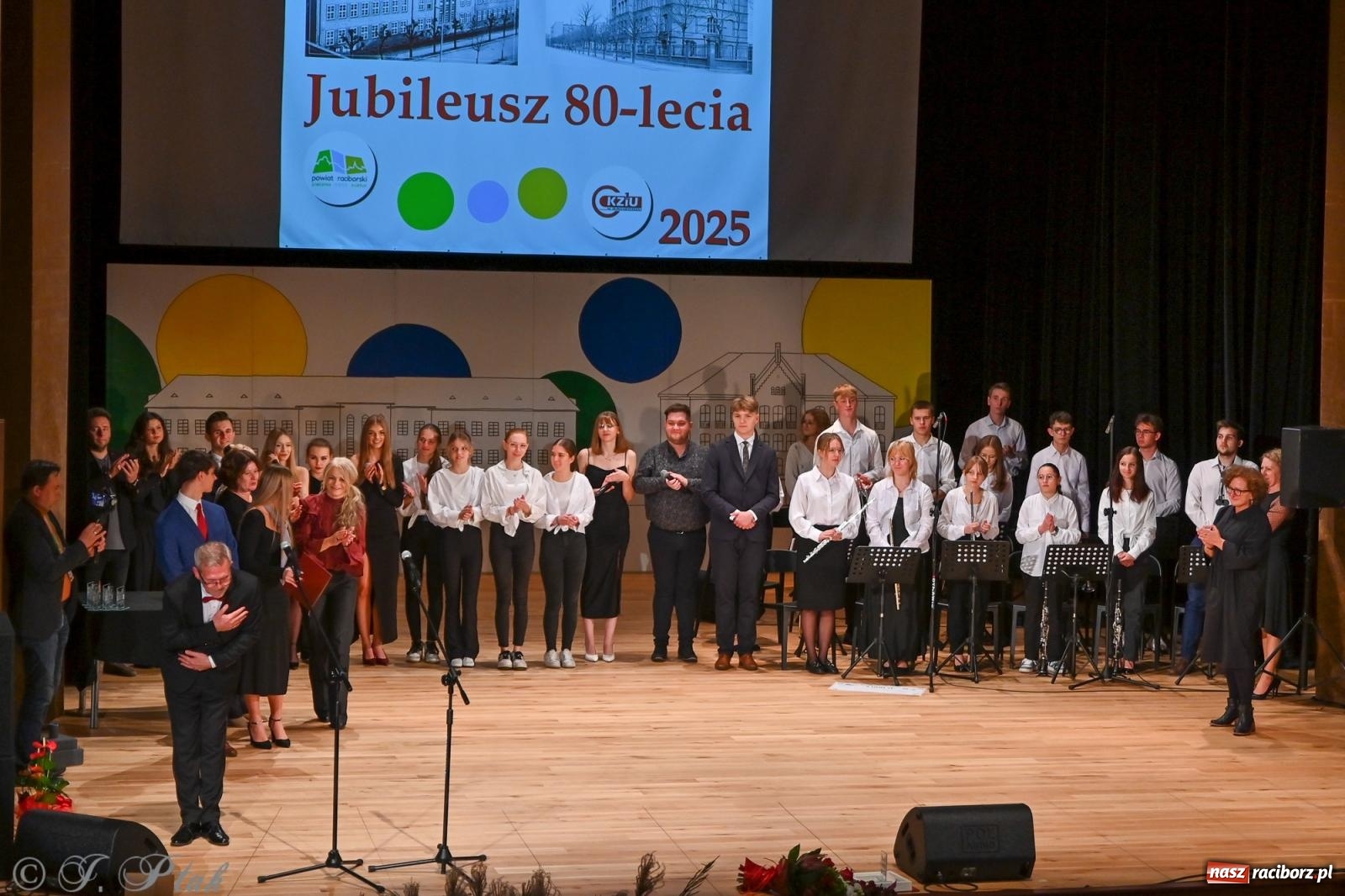 Zdjęcie w galerii na portalu naszraciborz.pl: 80 lat CKZiU nr 1 Budowlanka-Gastronomik. AI ożywiło stare zdjęcia [WIDEO] wiadomości z regionu