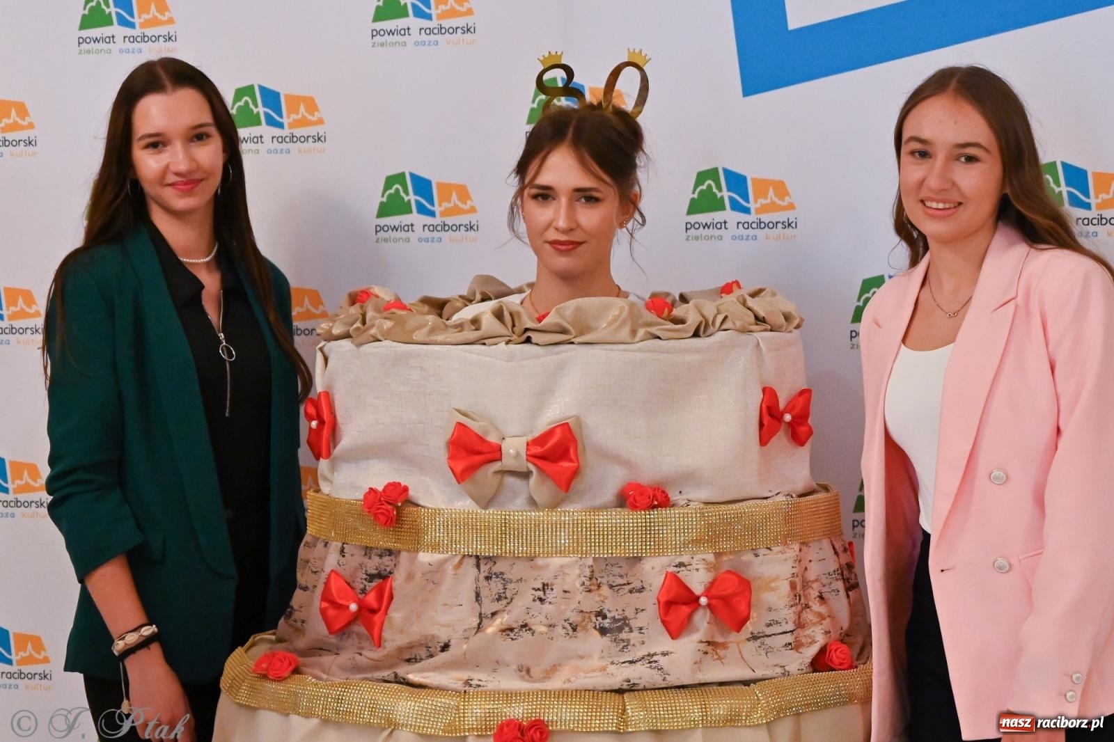 Zdjęcie w galerii na portalu naszraciborz.pl: 80 lat CKZiU nr 1 Budowlanka-Gastronomik. AI ożywiło stare zdjęcia [WIDEO] wiadomości z regionu