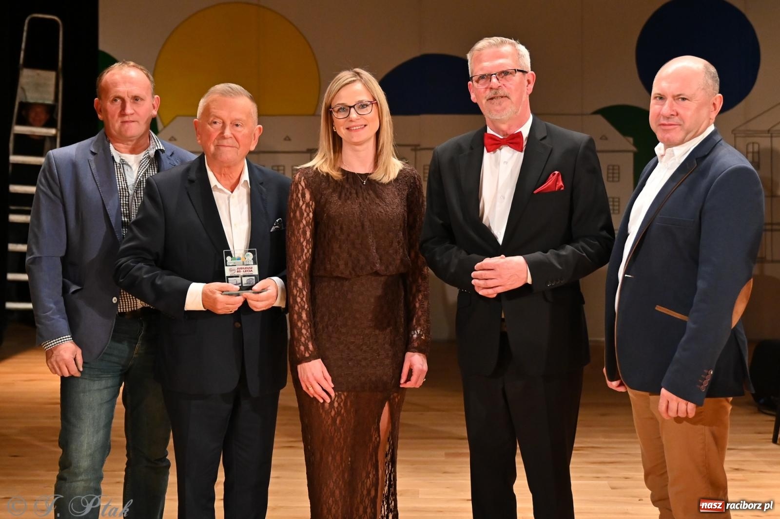 Zdjęcie w galerii na portalu naszraciborz.pl: 80 lat CKZiU nr 1 Budowlanka-Gastronomik. AI ożywiło stare zdjęcia [WIDEO] wiadomości z regionu