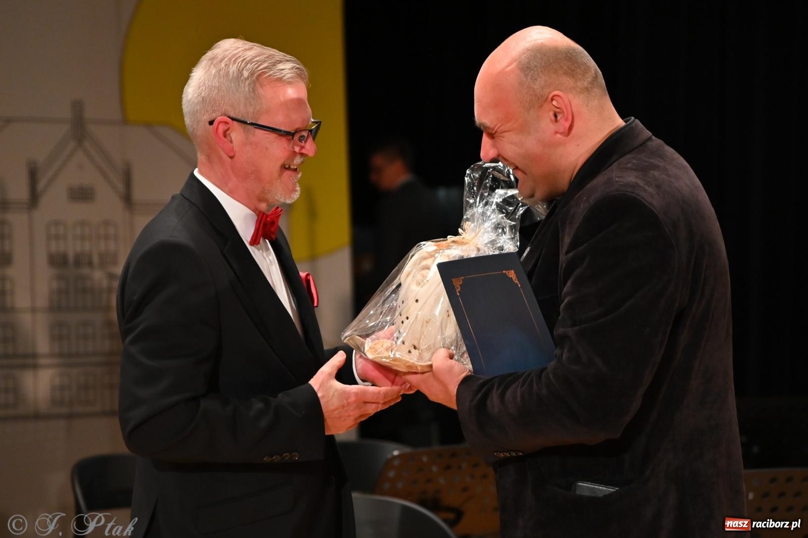 Zdjęcie w galerii na portalu naszraciborz.pl: 80 lat CKZiU nr 1 Budowlanka-Gastronomik. AI ożywiło stare zdjęcia [WIDEO] wiadomości z regionu