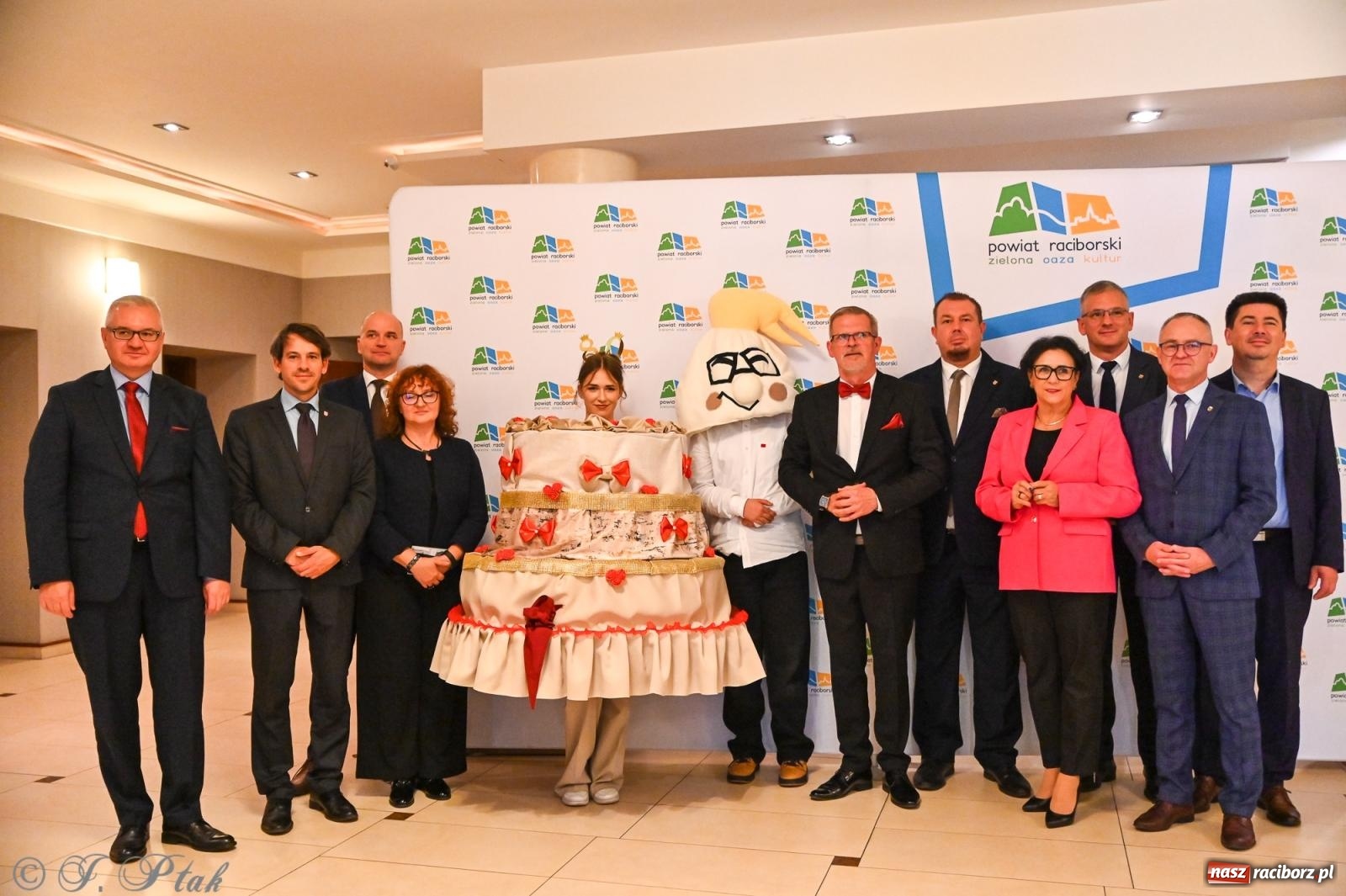 Zdjęcie w galerii na portalu naszraciborz.pl: 80 lat CKZiU nr 1 Budowlanka-Gastronomik. AI ożywiło stare zdjęcia [WIDEO] wiadomości z regionu