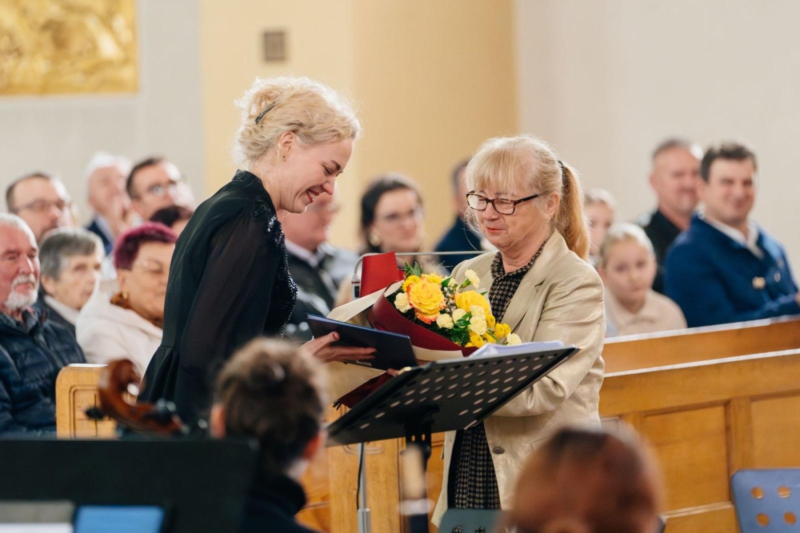 Zdjęcie w galerii na portalu naszraciborz.pl: Muzyka, która łączy serca. Dziesięć lat Chóru Ars Cantandi z Zawady Książęcej wiadomości z regionu