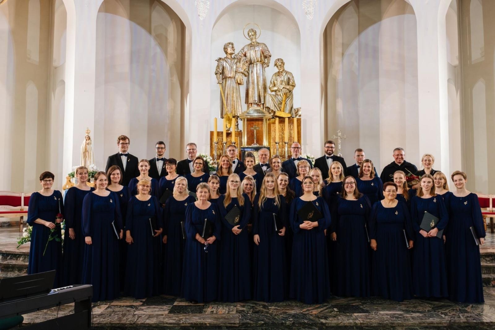 Zdjęcie w galerii na portalu naszraciborz.pl: Muzyka, która łączy serca. Dziesięć lat Chóru Ars Cantandi z Zawady Książęcej wiadomości z regionu