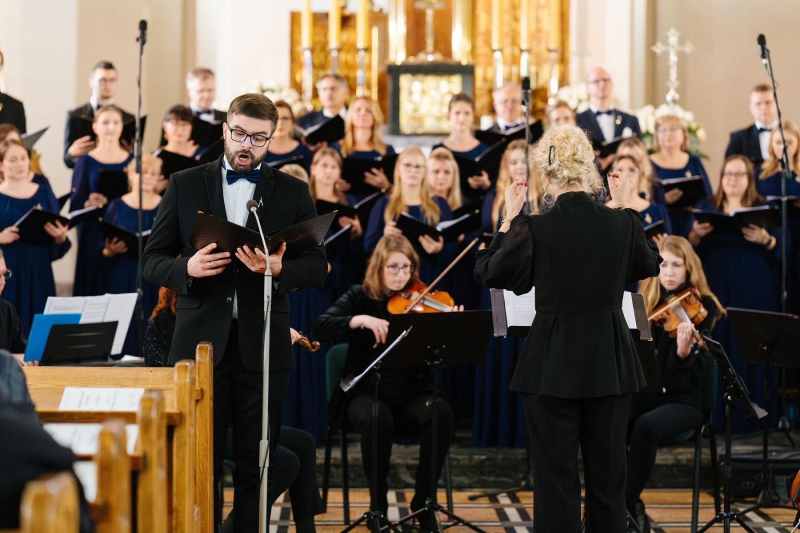 Zdjęcie w galerii na portalu naszraciborz.pl: Muzyka, która łączy serca. Dziesięć lat Chóru Ars Cantandi z Zawady Książęcej wiadomości z regionu